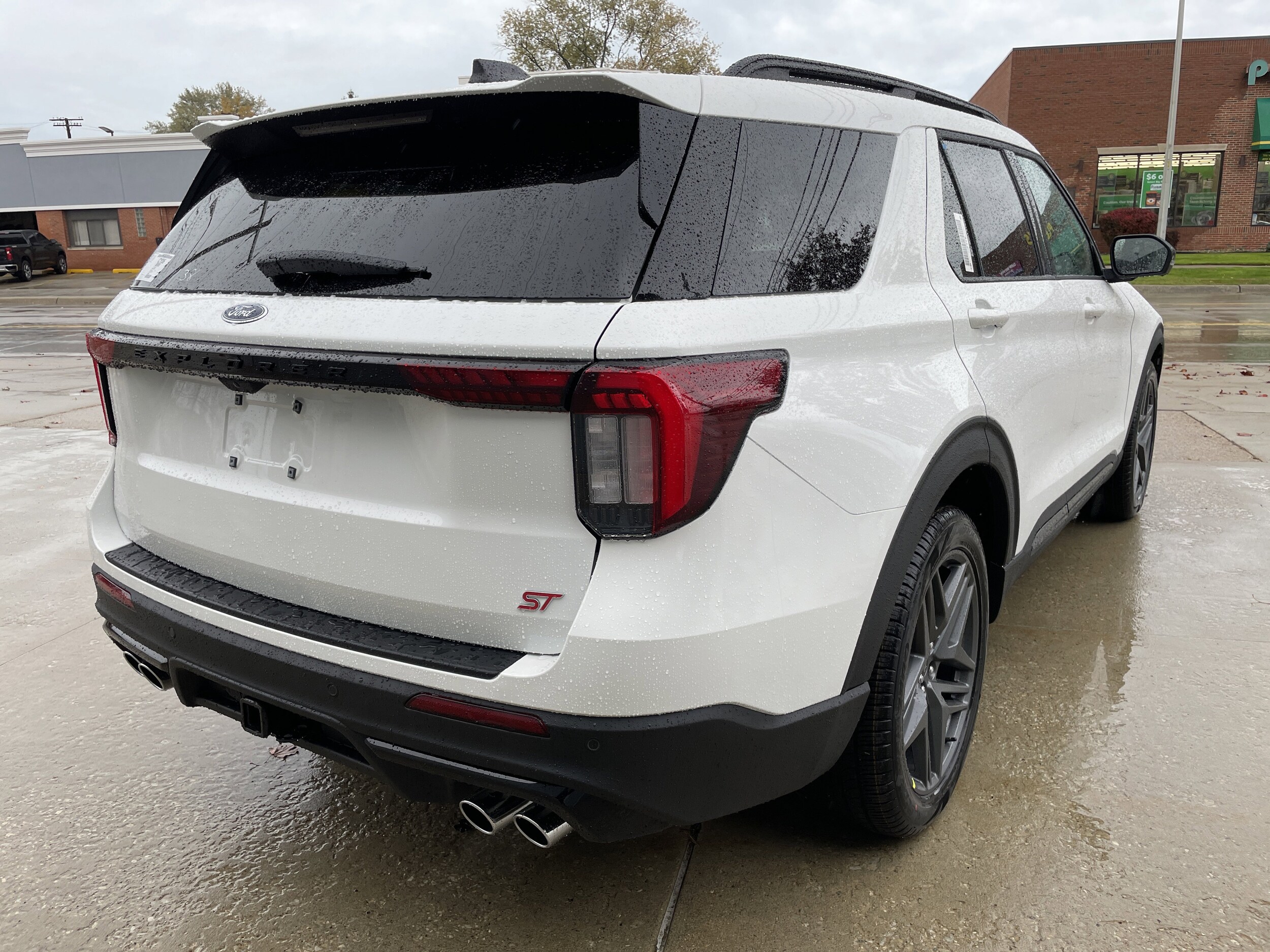 2026 Ford Explorer ST photo 4