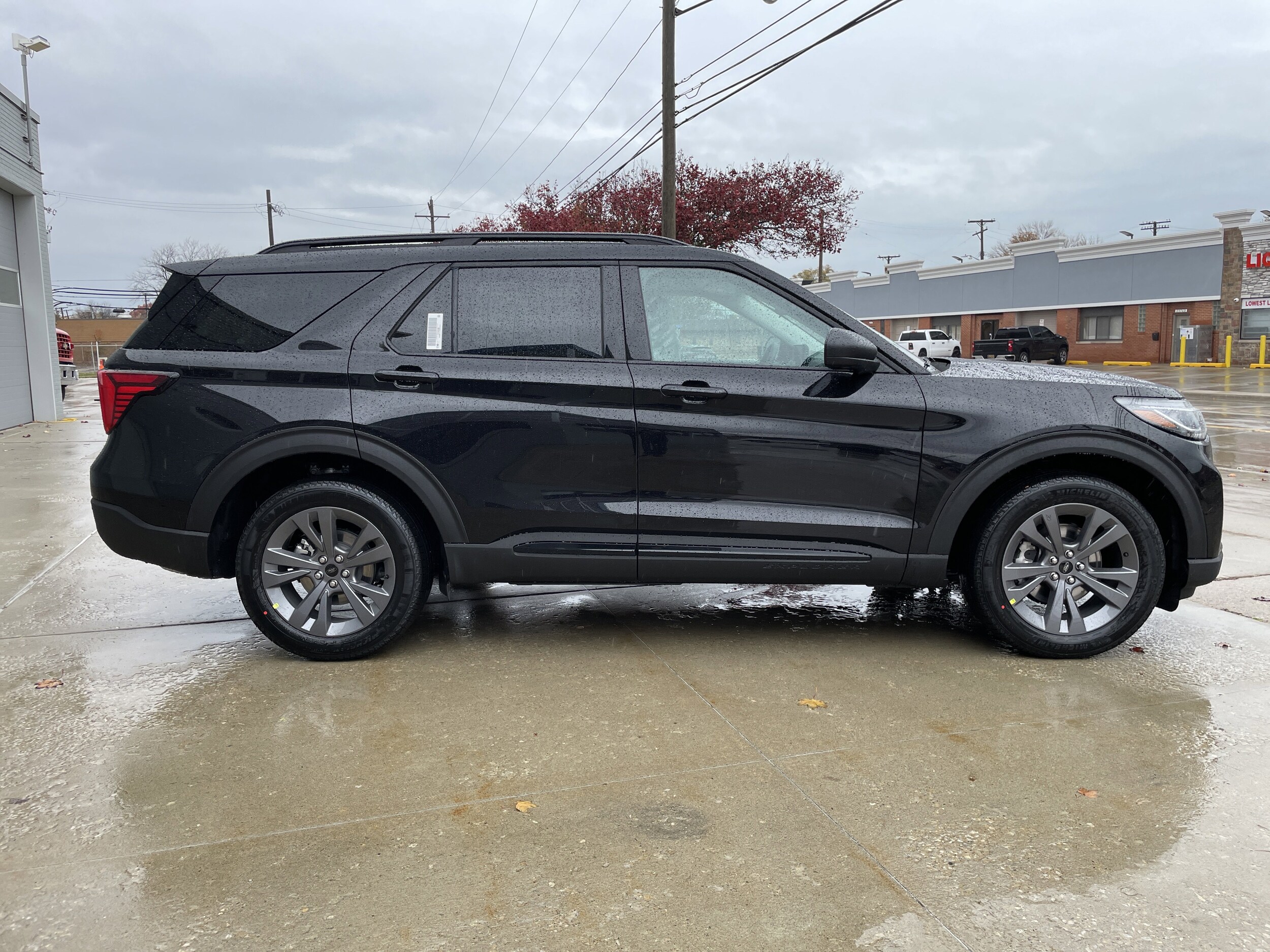 2026 Ford Explorer photo 3