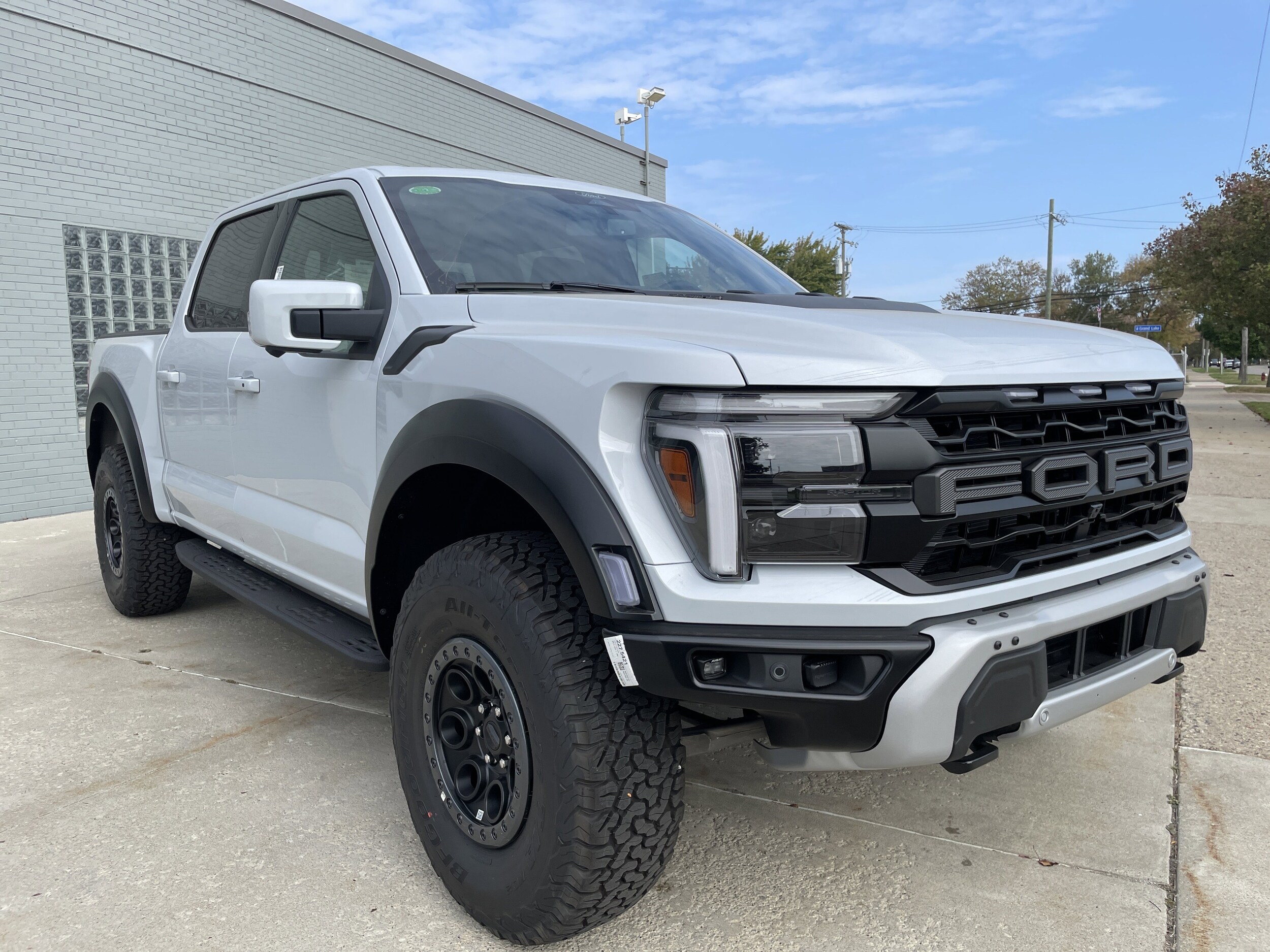 2025 Ford F-150 Raptor photo 2