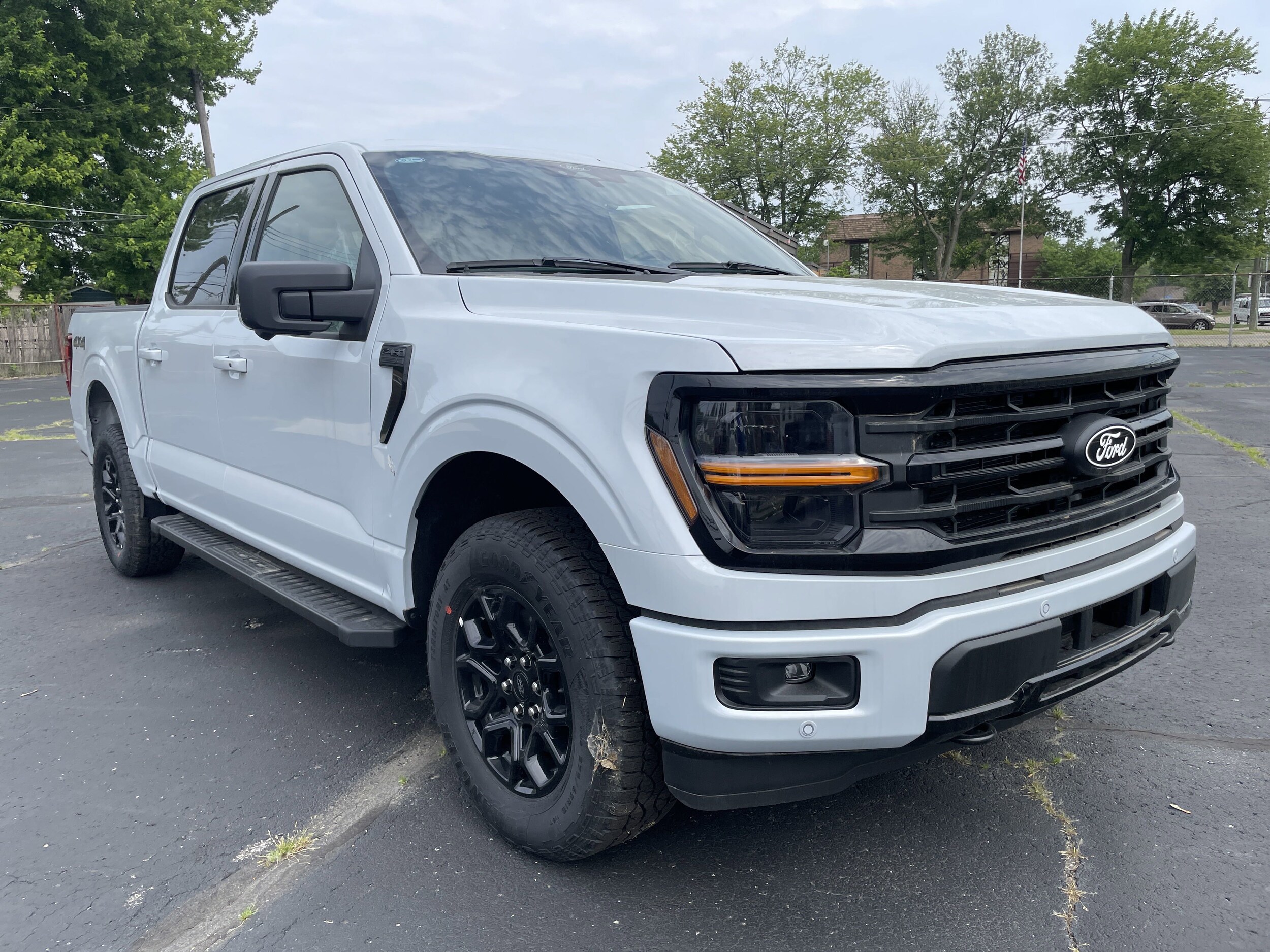 2025 Ford F-150 XLT photo 2
