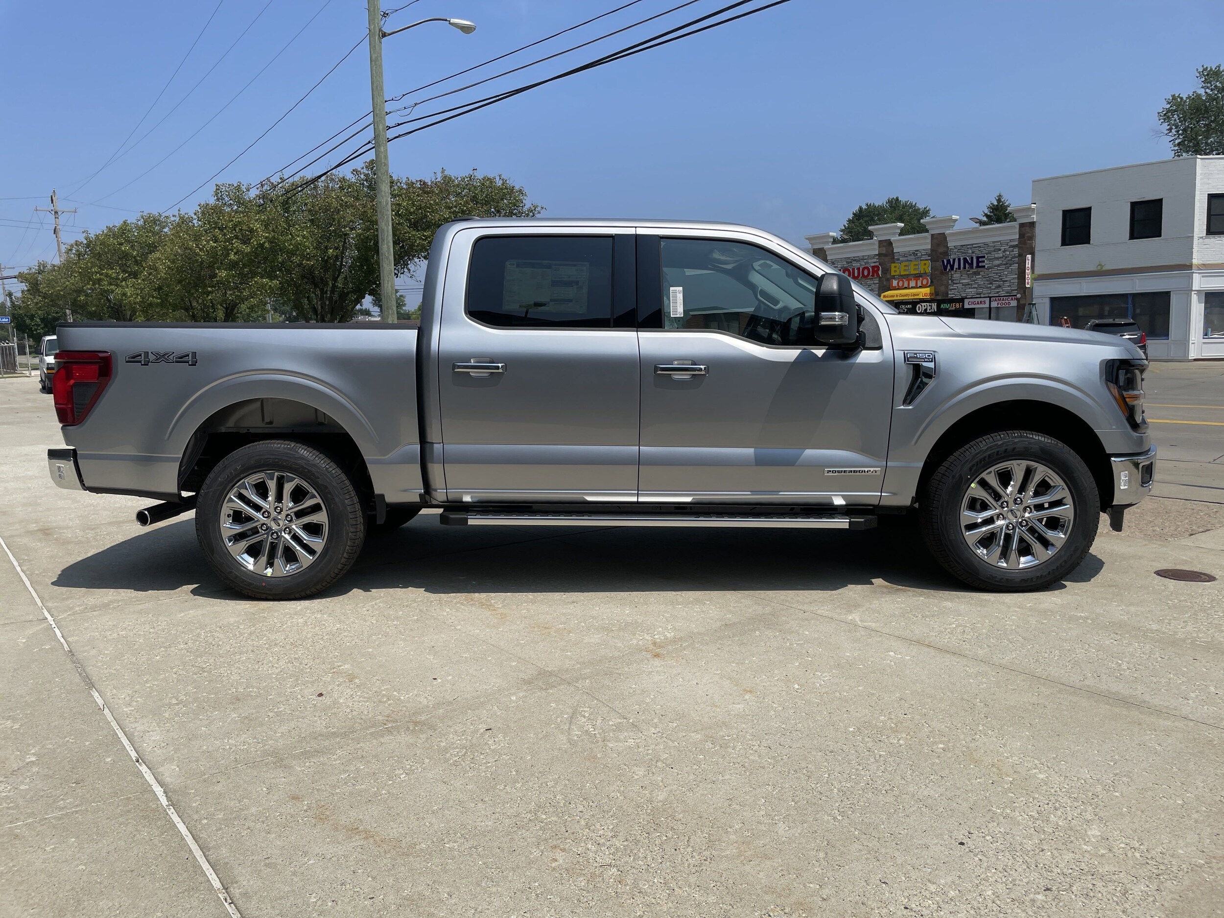 2025 Ford F-150 XLT photo 3