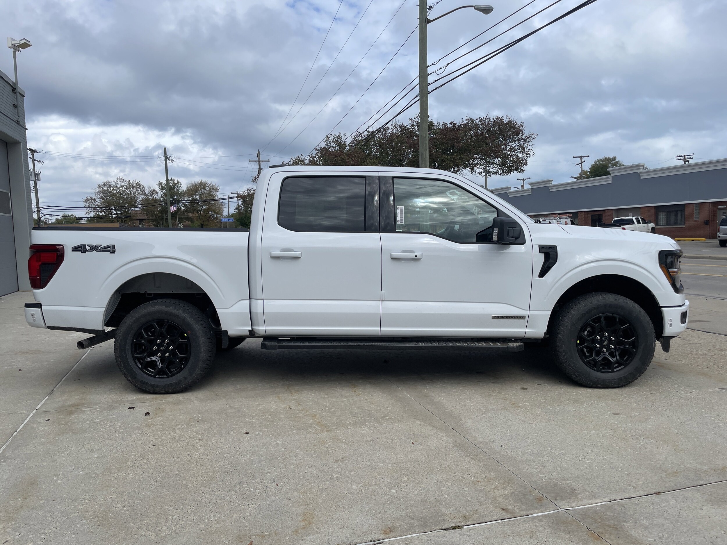 2025 Ford F-150 XLT photo 2