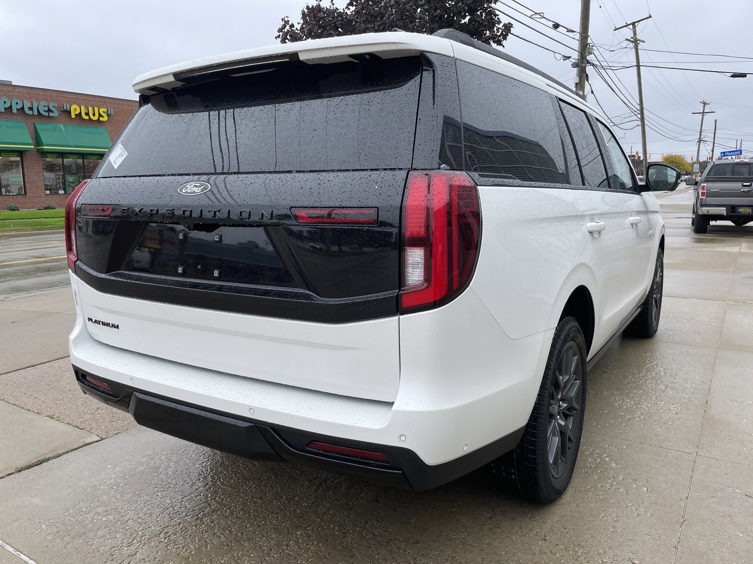 2025 Ford Expedition Platinum photo 4