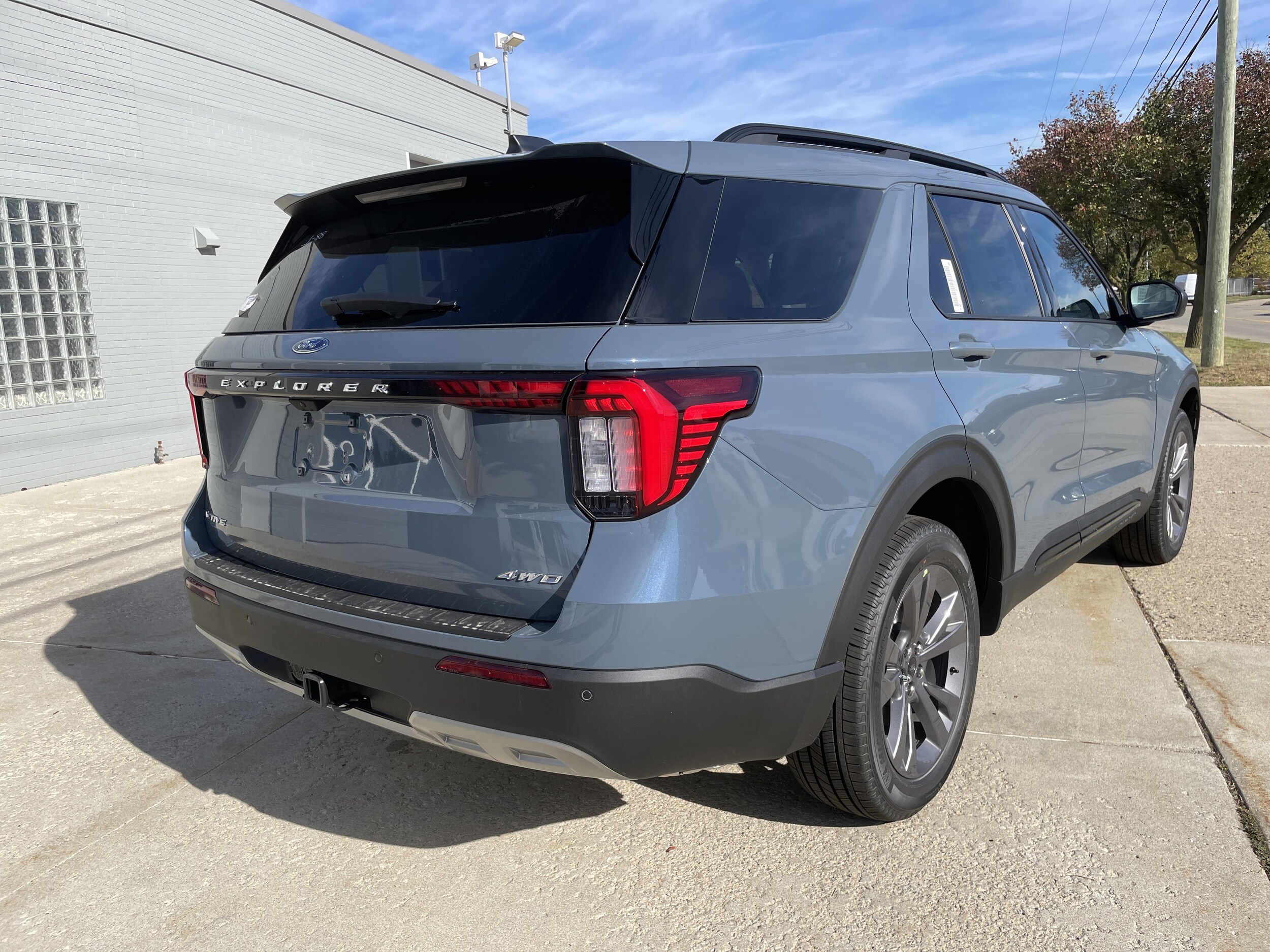 2026 Ford Explorer photo 2