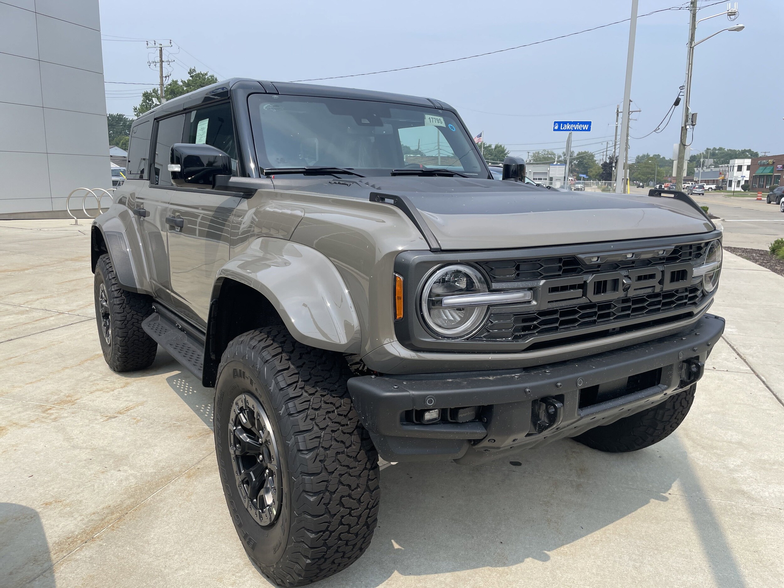 2025 Ford Bronco Raptor photo 2