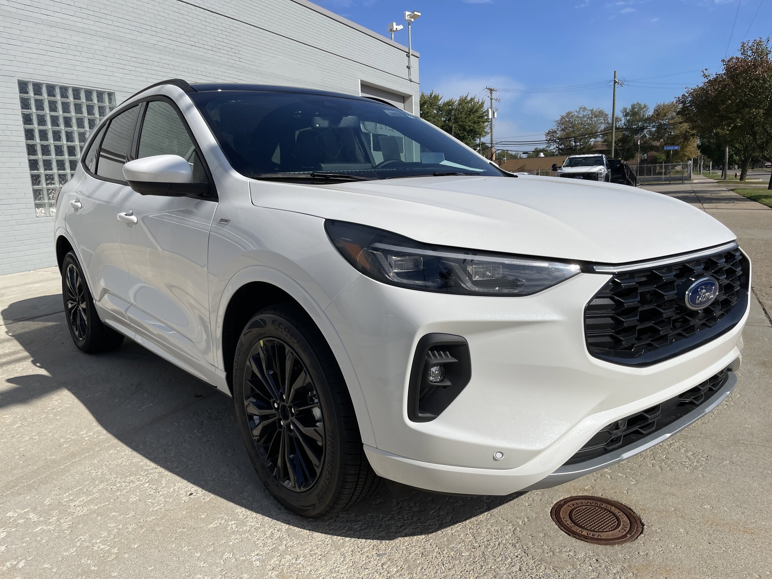 2025 Ford Escape ST-Line Elite photo 2