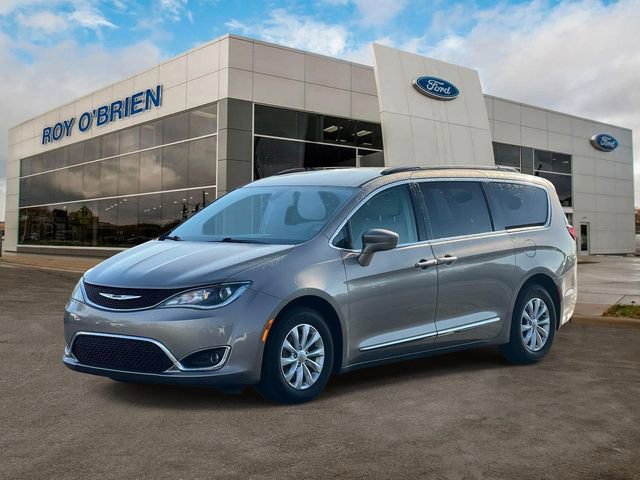 2017 Chrysler Pacifica Touring-L's photo
