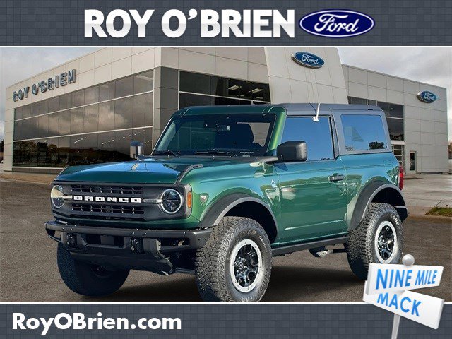 2023 Ford Bronco 2-Door Black Diamond's photo