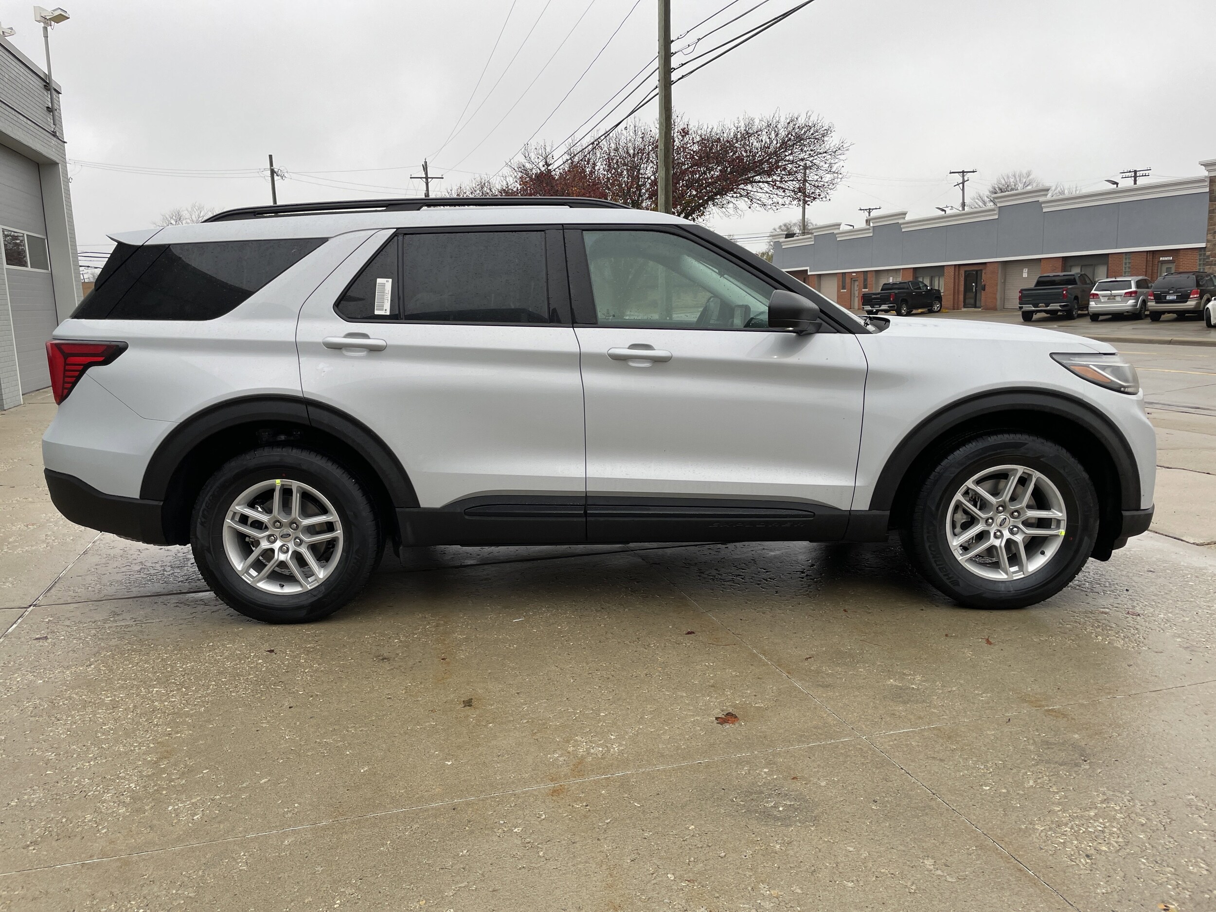 2026 Ford Explorer photo 2