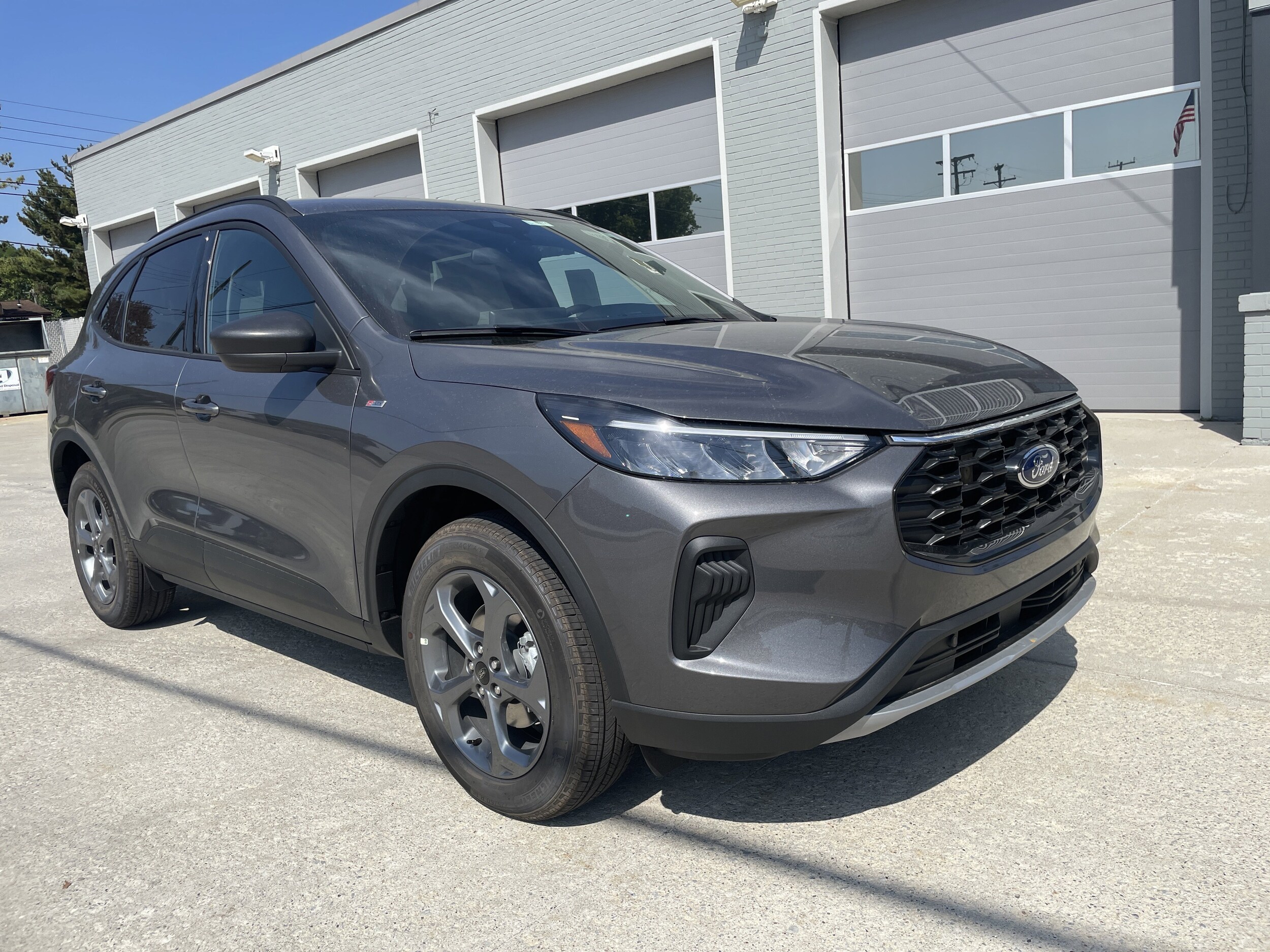 2025 Ford Escape ST-Line photo 2
