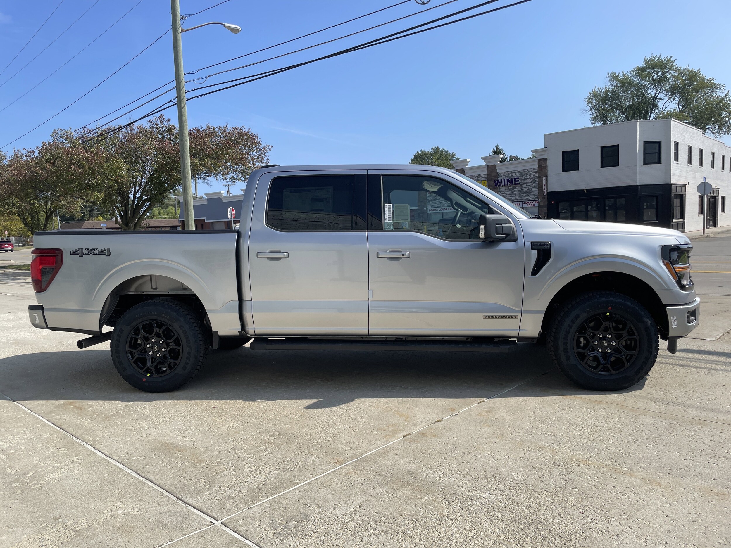 2025 Ford F-150 XLT photo 2