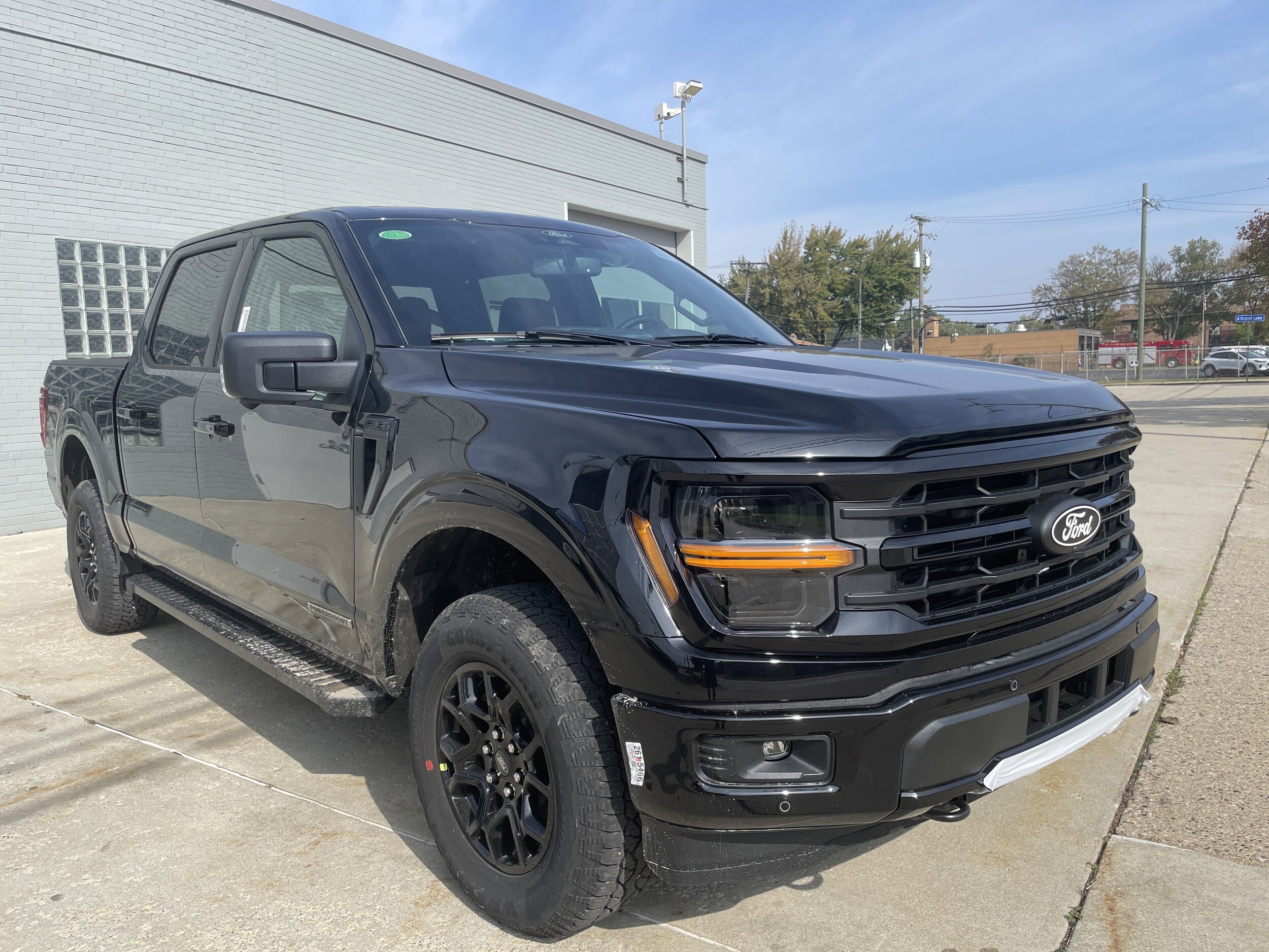 2025 Ford F-150 XLT photo 2