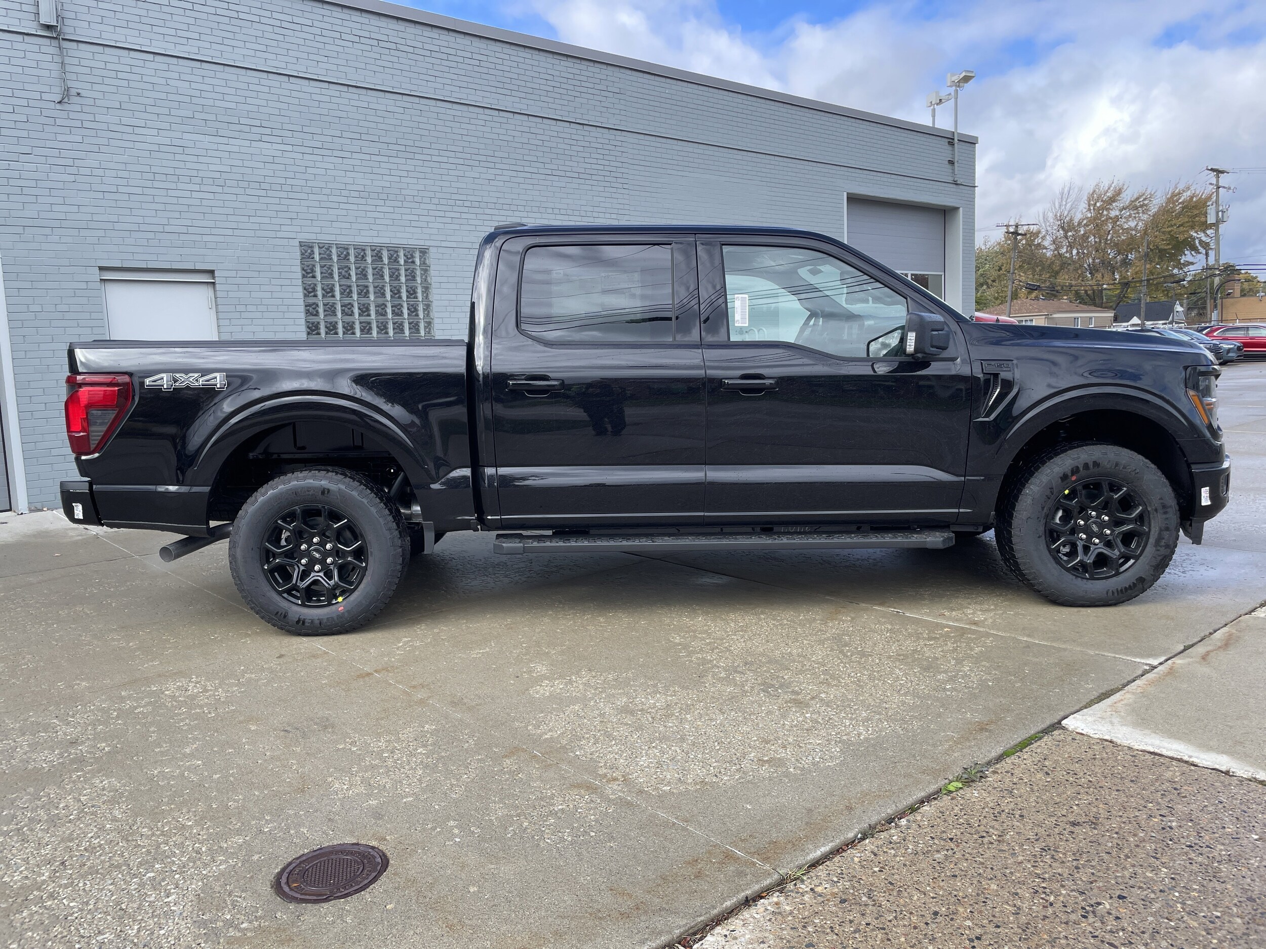 2025 Ford F-150 XLT photo 2