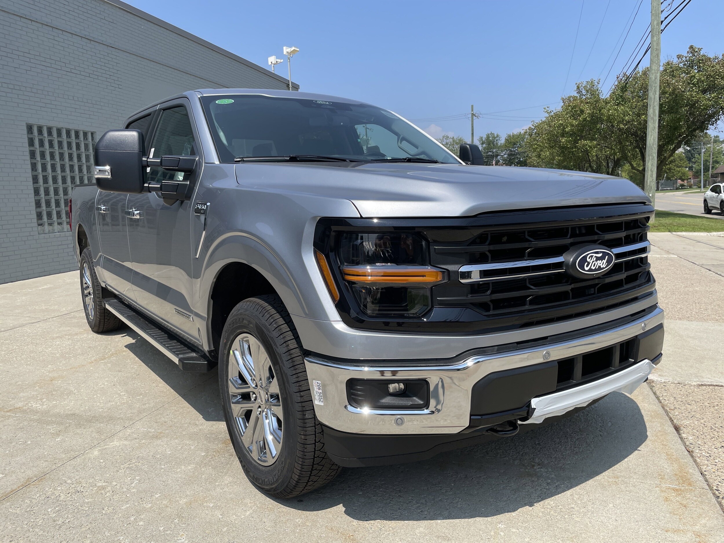 2025 Ford F-150 XLT photo 2