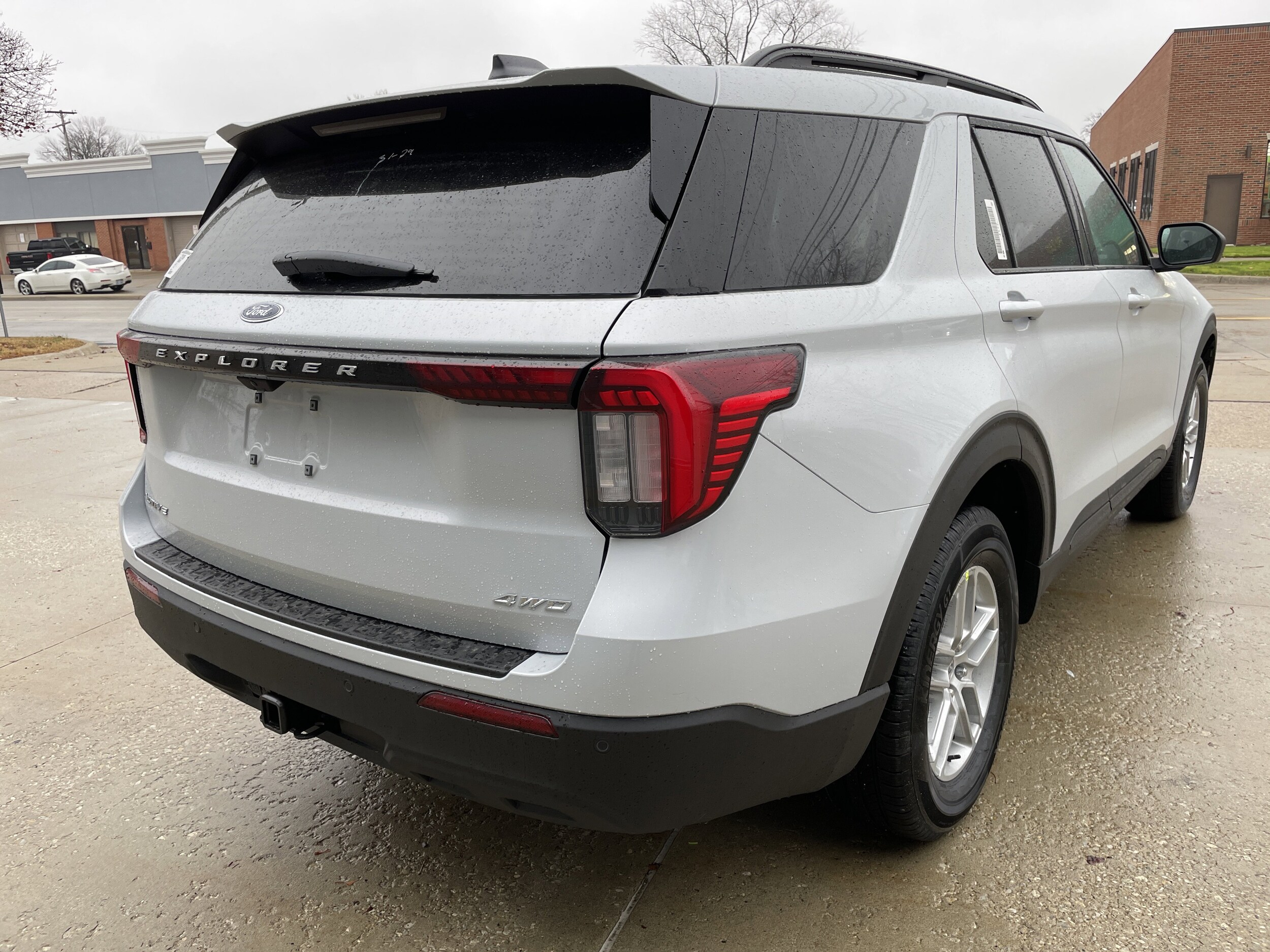 2026 Ford Explorer photo 3