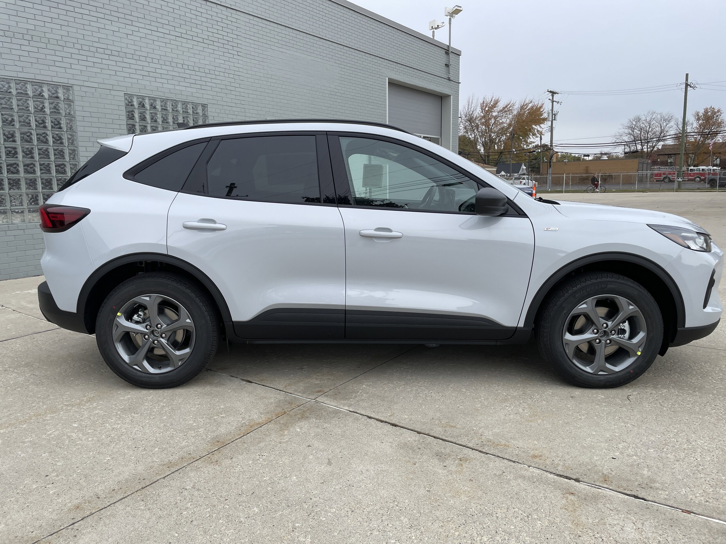 2026 Ford Escape ST-Line photo 2