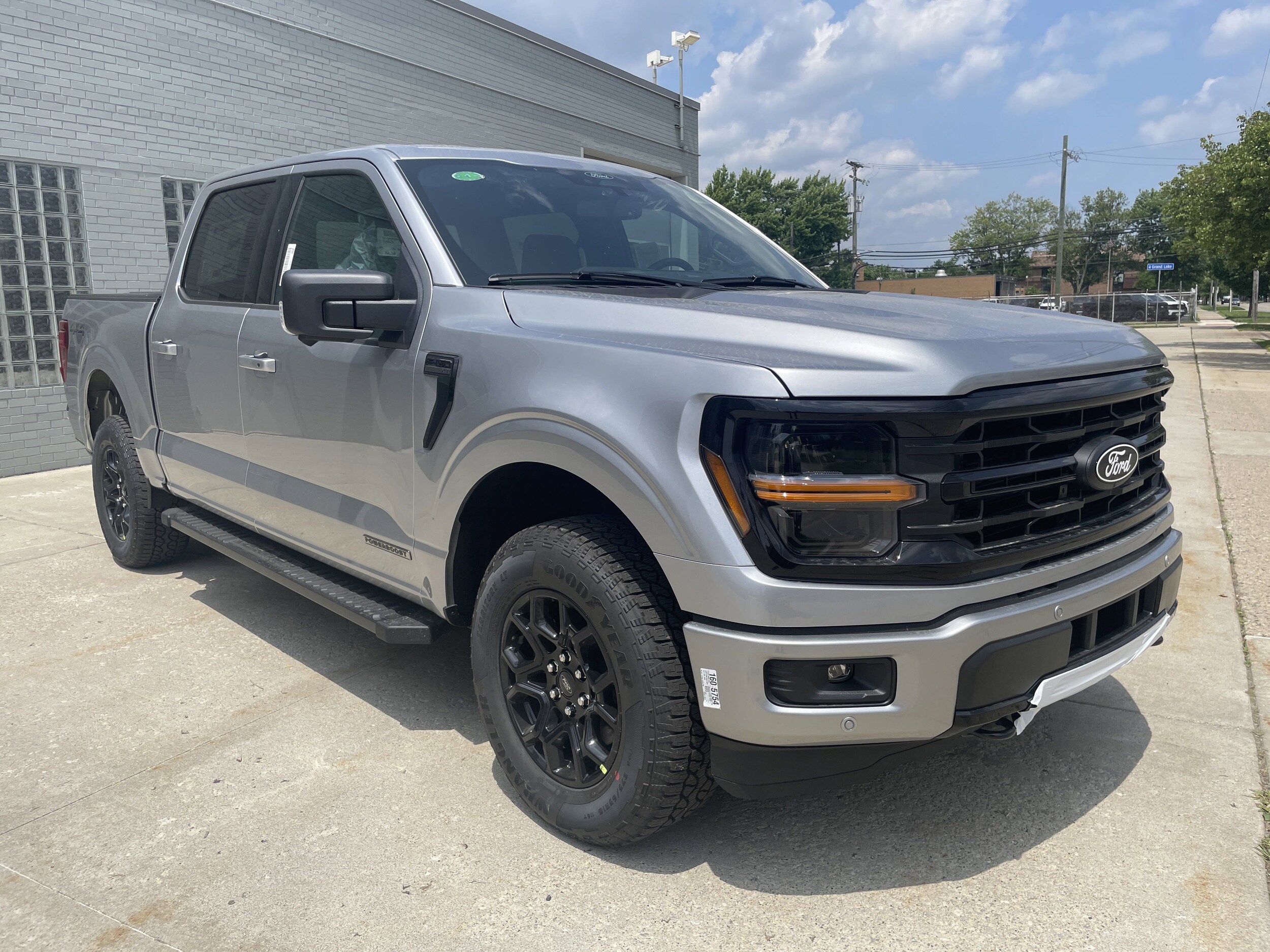 2025 Ford F-150 XLT photo 2