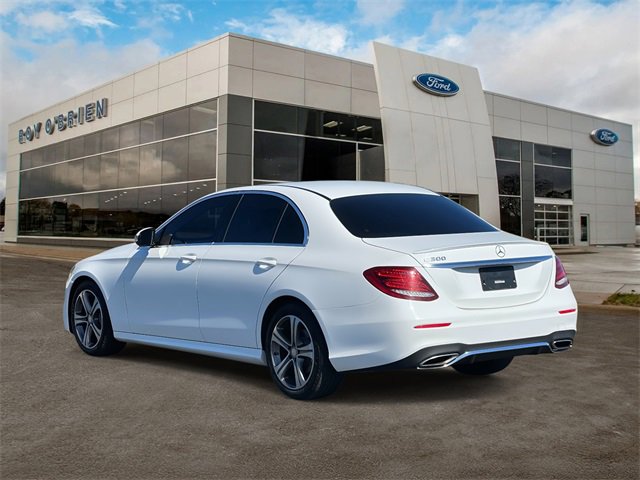 2017 Mercedes Benz E 300 photo 3