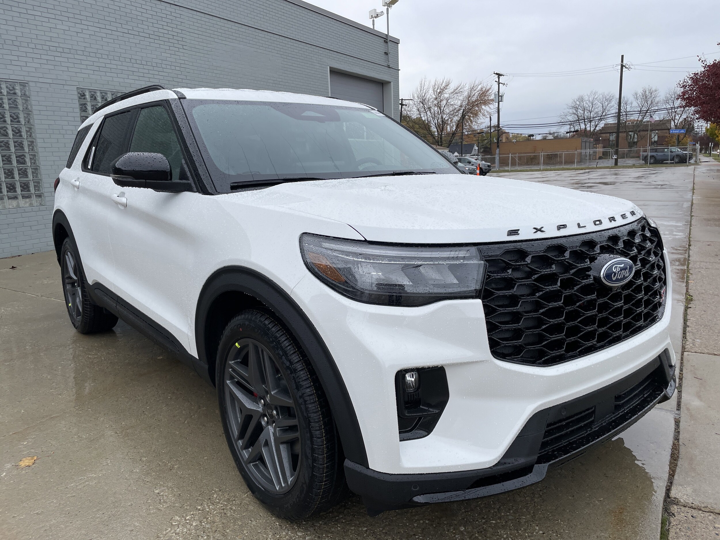 2026 Ford Explorer ST photo 2