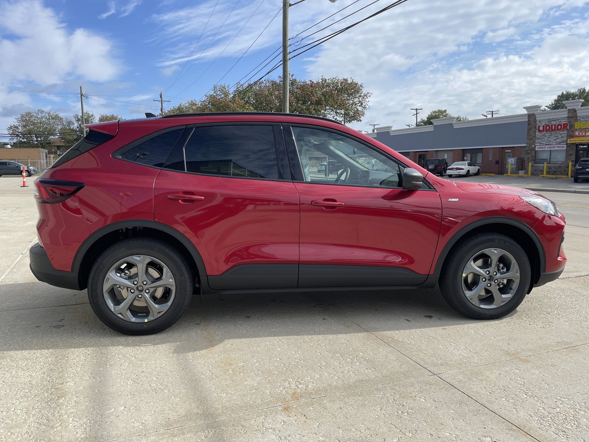 2025 Ford Escape ST-Line photo 2