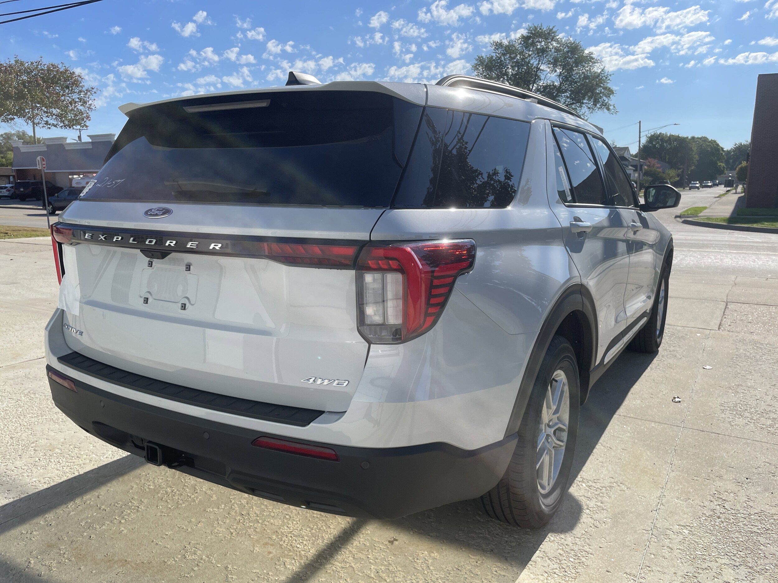 2025 Ford Explorer photo 3