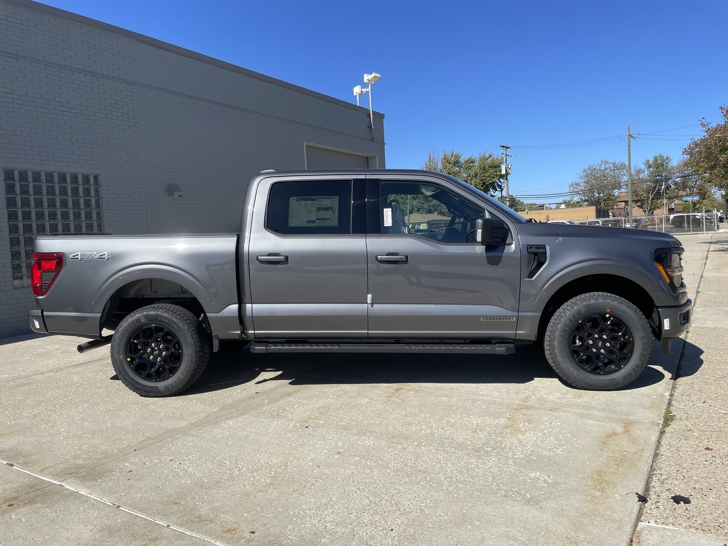 2025 Ford F-150 XLT photo 2