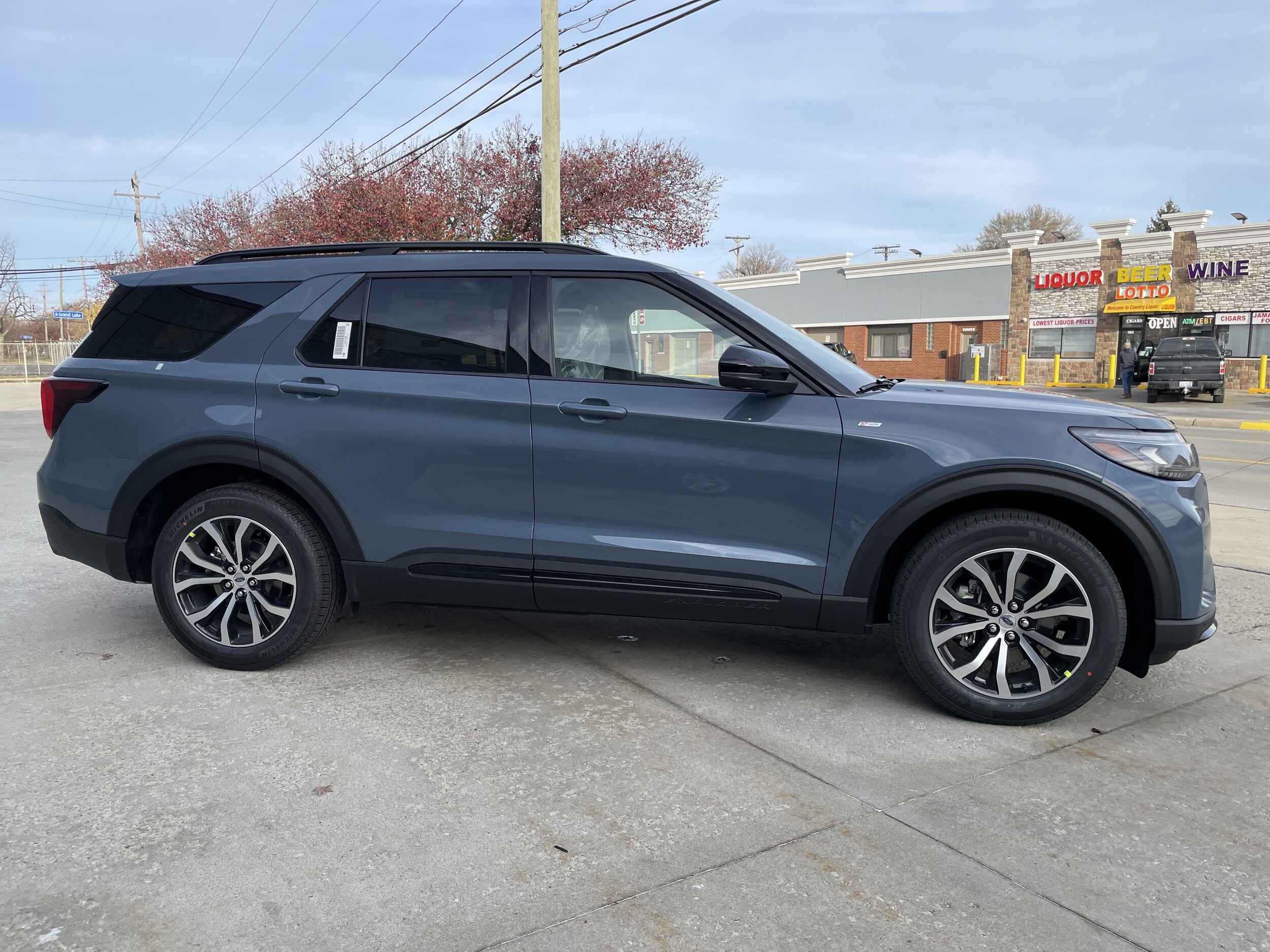 2026 Ford Explorer ST-Line photo 3