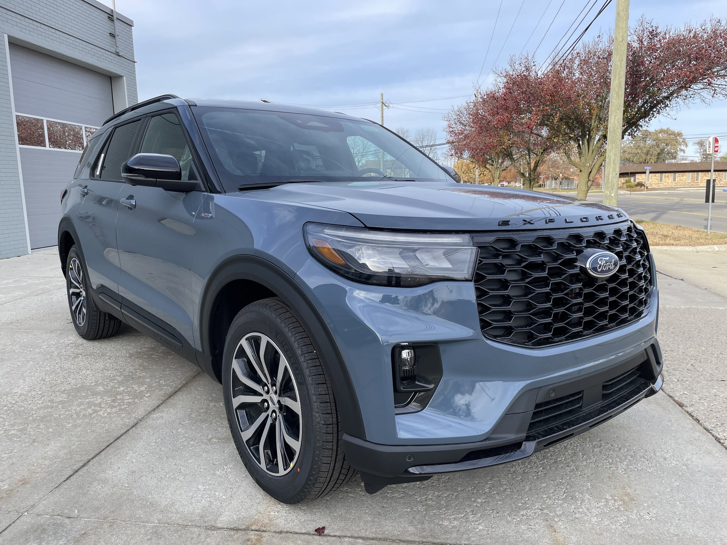 2026 Ford Explorer ST-Line photo 2