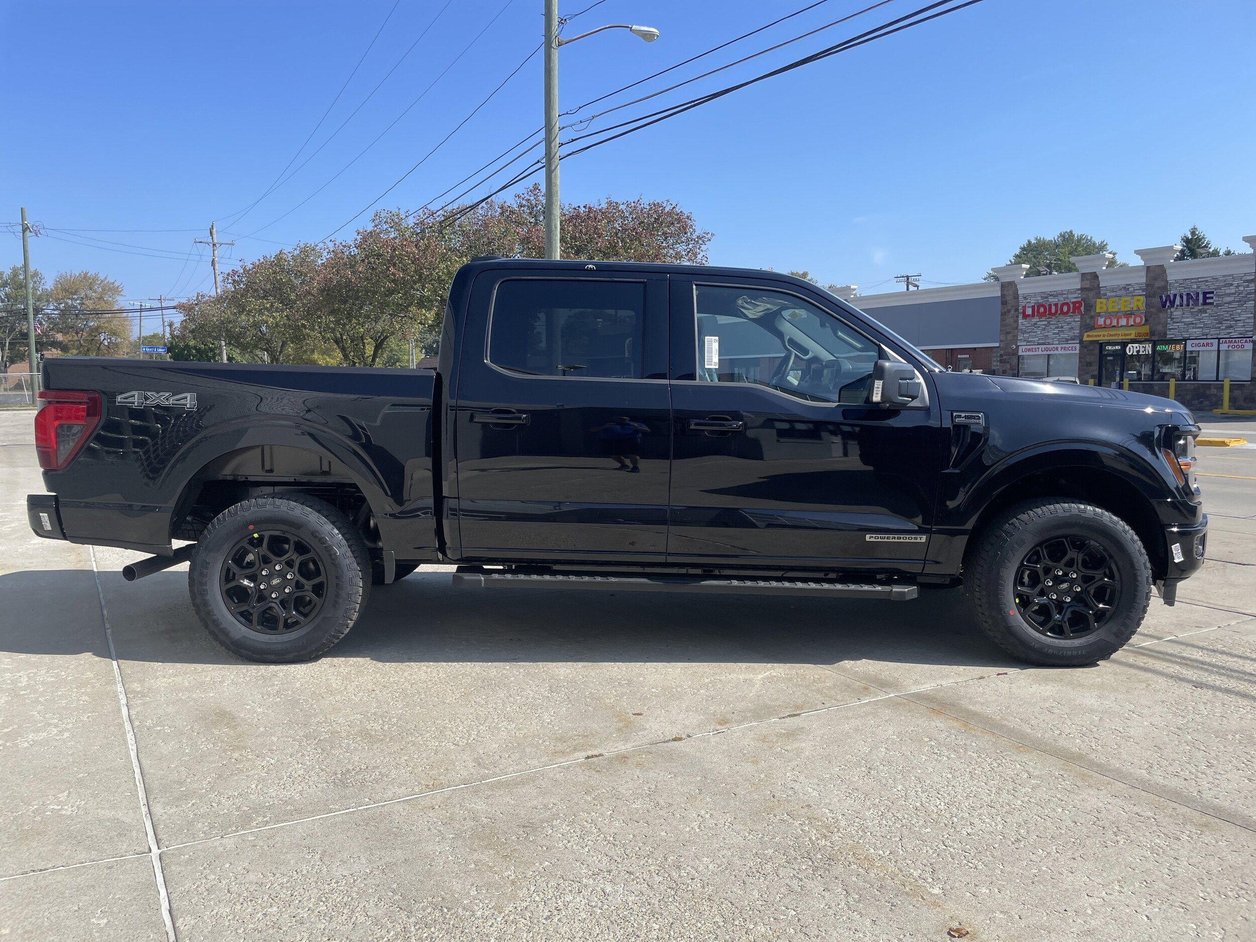 2025 Ford F-150 XLT photo 2