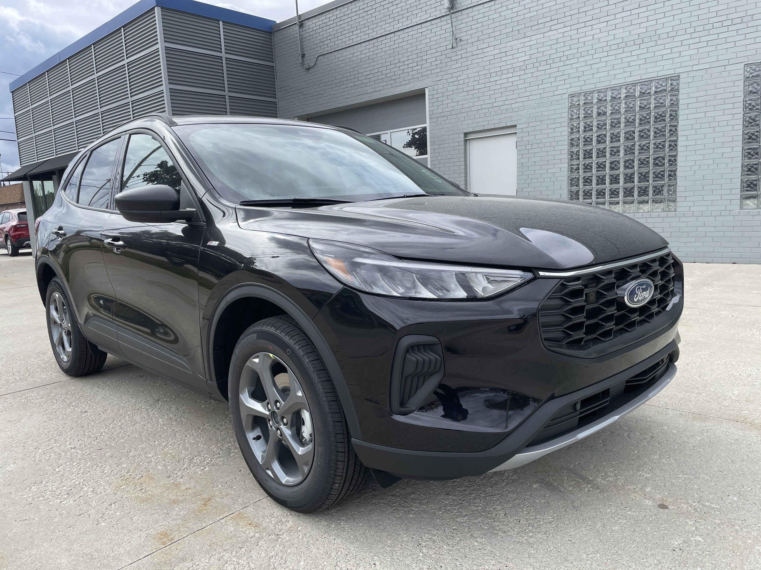 2026 Ford Escape ST-Line photo 2