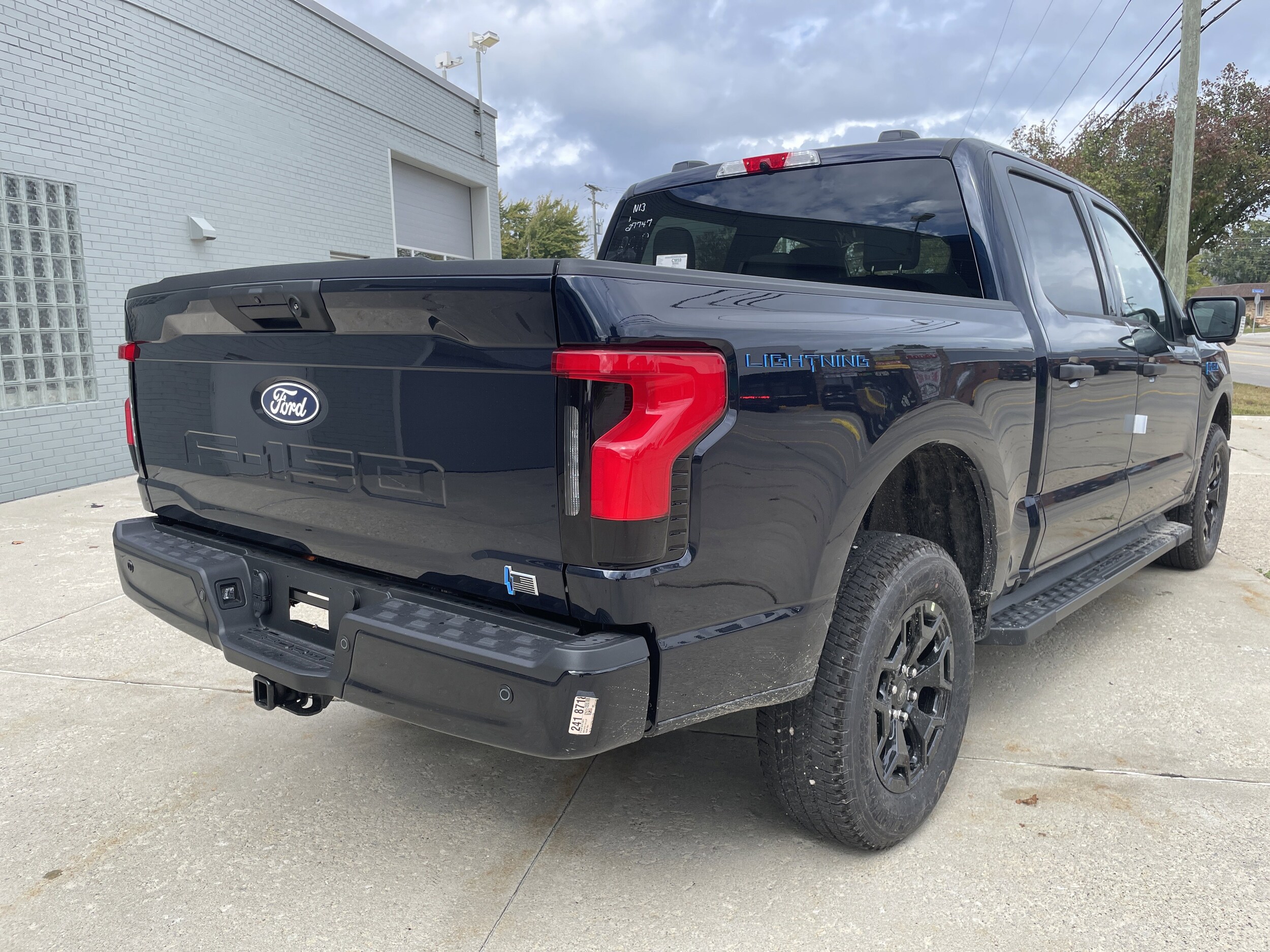2025 Ford F-150 Lightning XLT photo 2