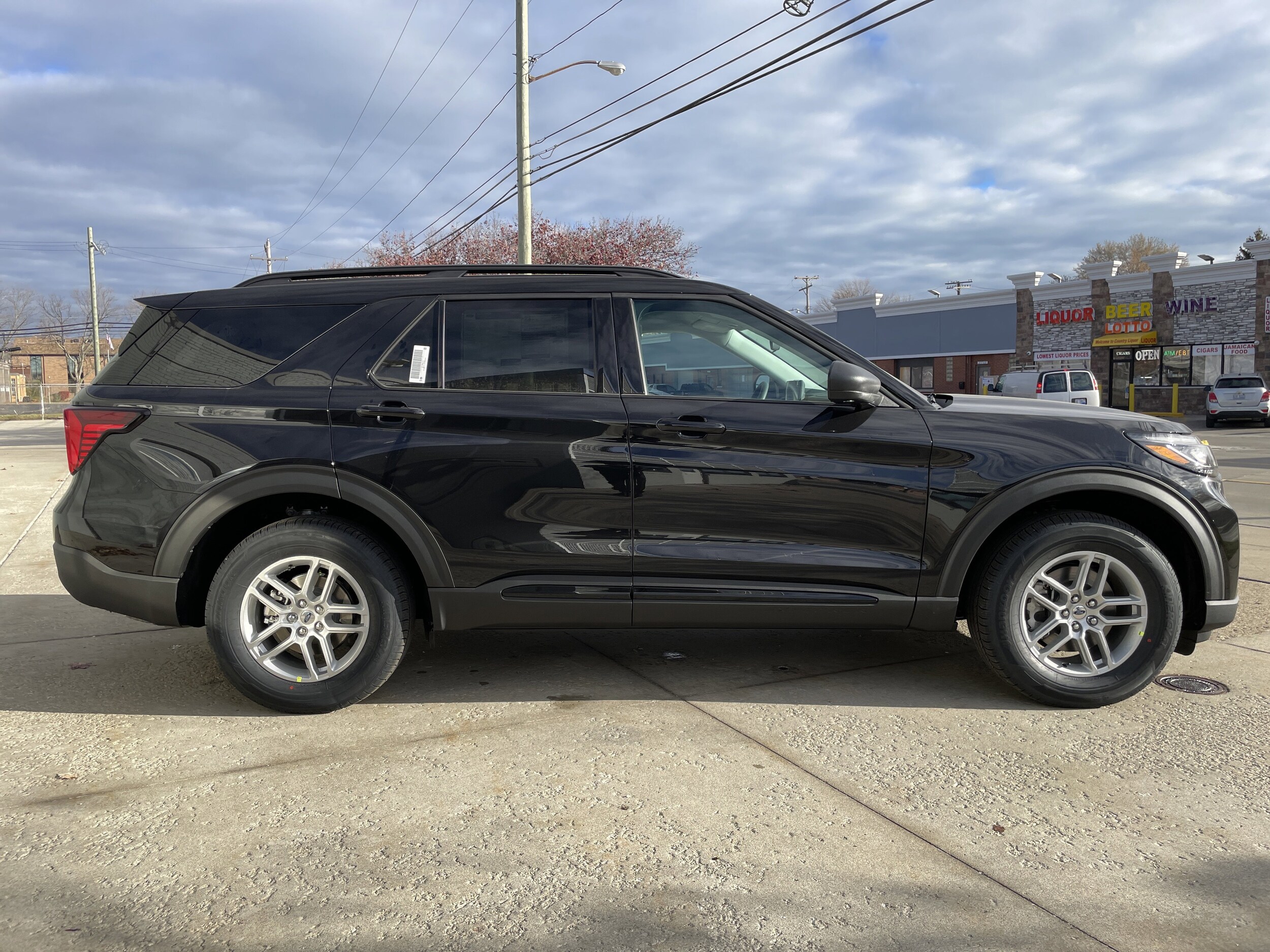 2026 Ford Explorer photo 3