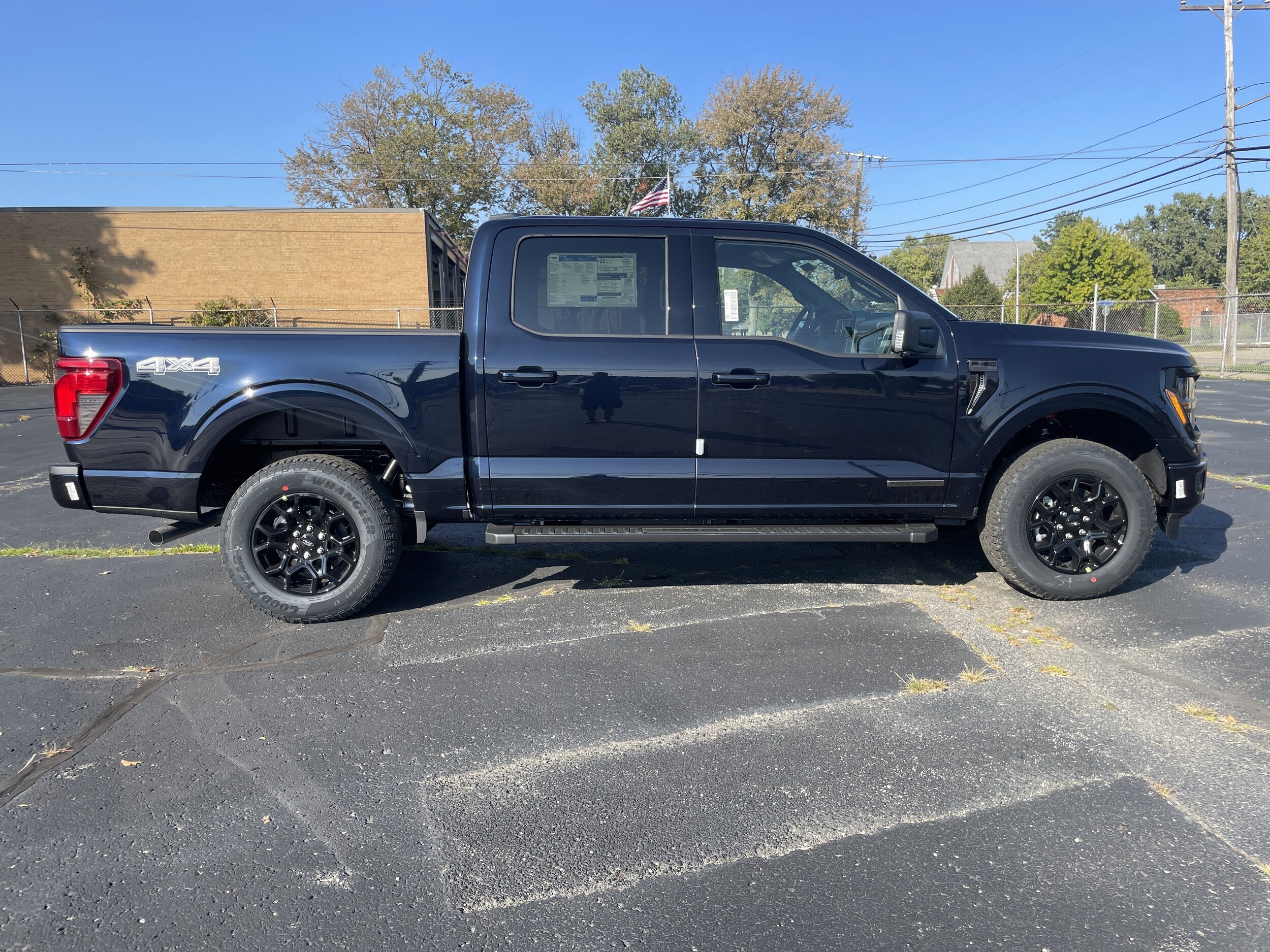 2025 Ford F-150 XLT photo 3