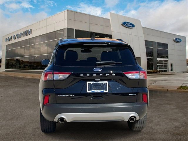 2022 Ford Escape Titanium photo 3