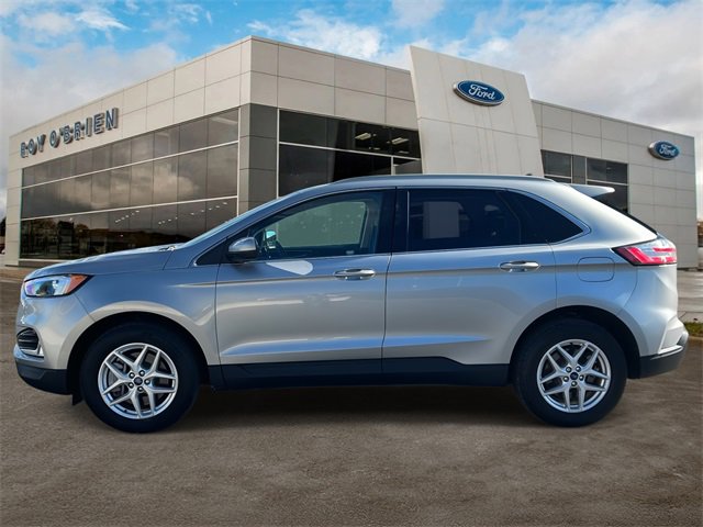 2022 Ford Edge SEL photo 2
