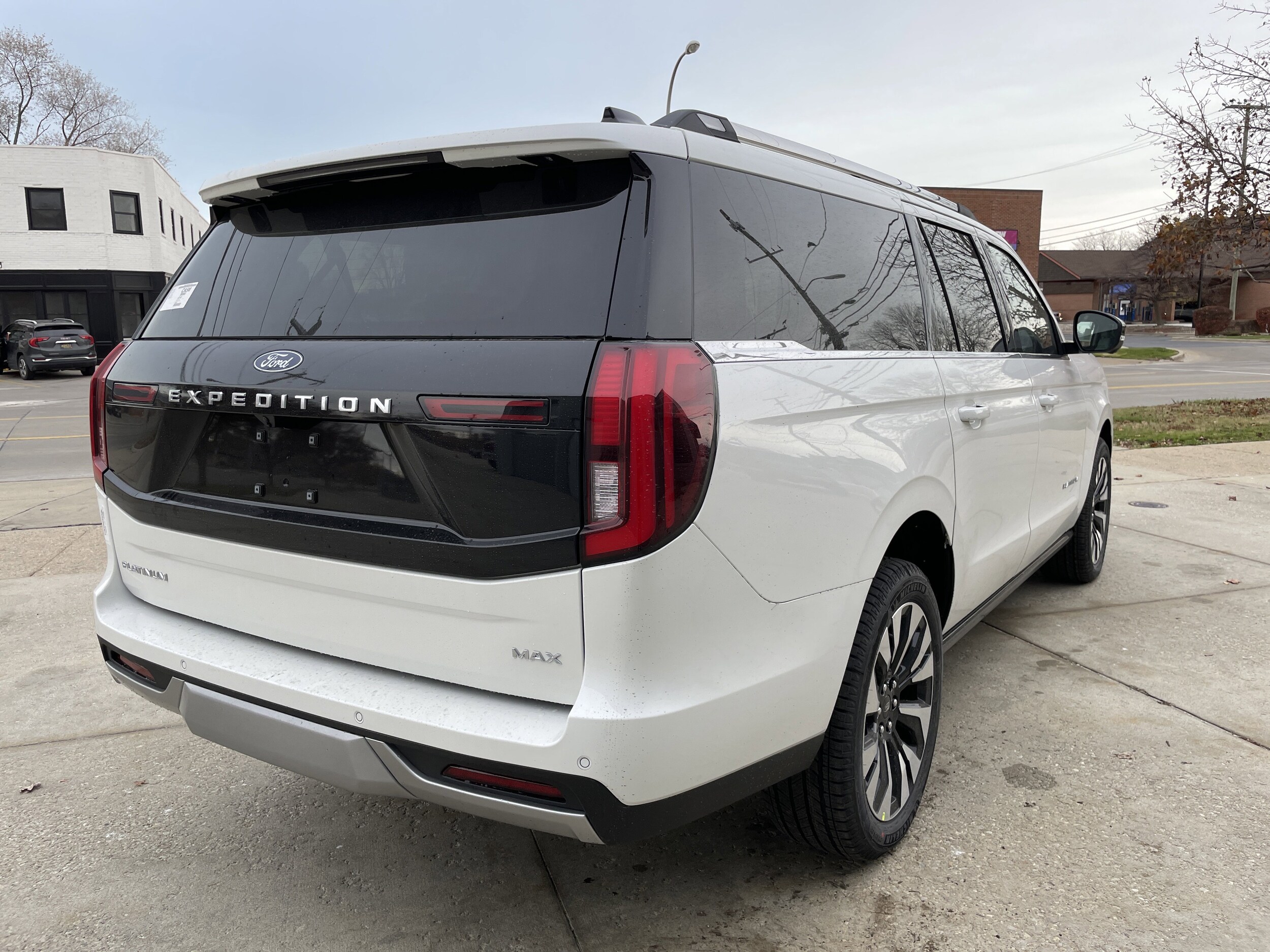 2025 Ford Expedition Platinum MAX photo 2