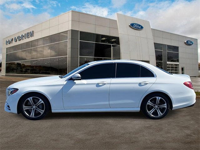 2017 Mercedes Benz E 300 photo 2