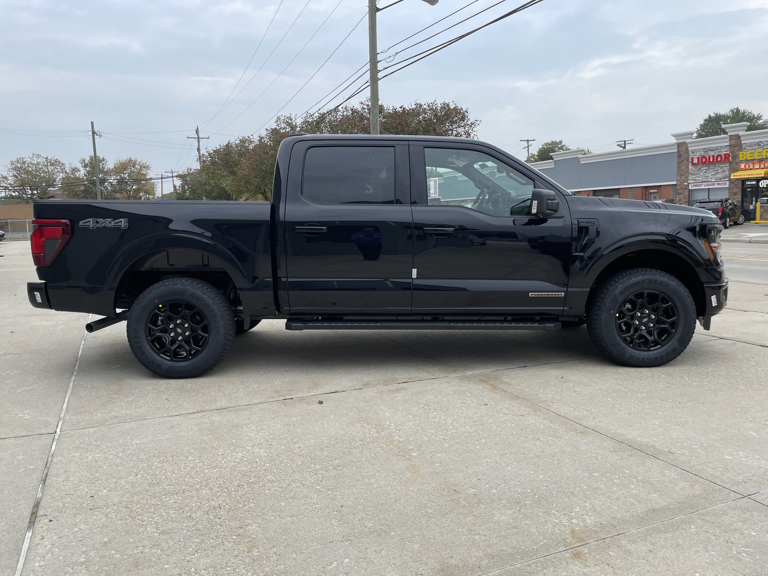 2025 Ford F-150 XLT photo 2