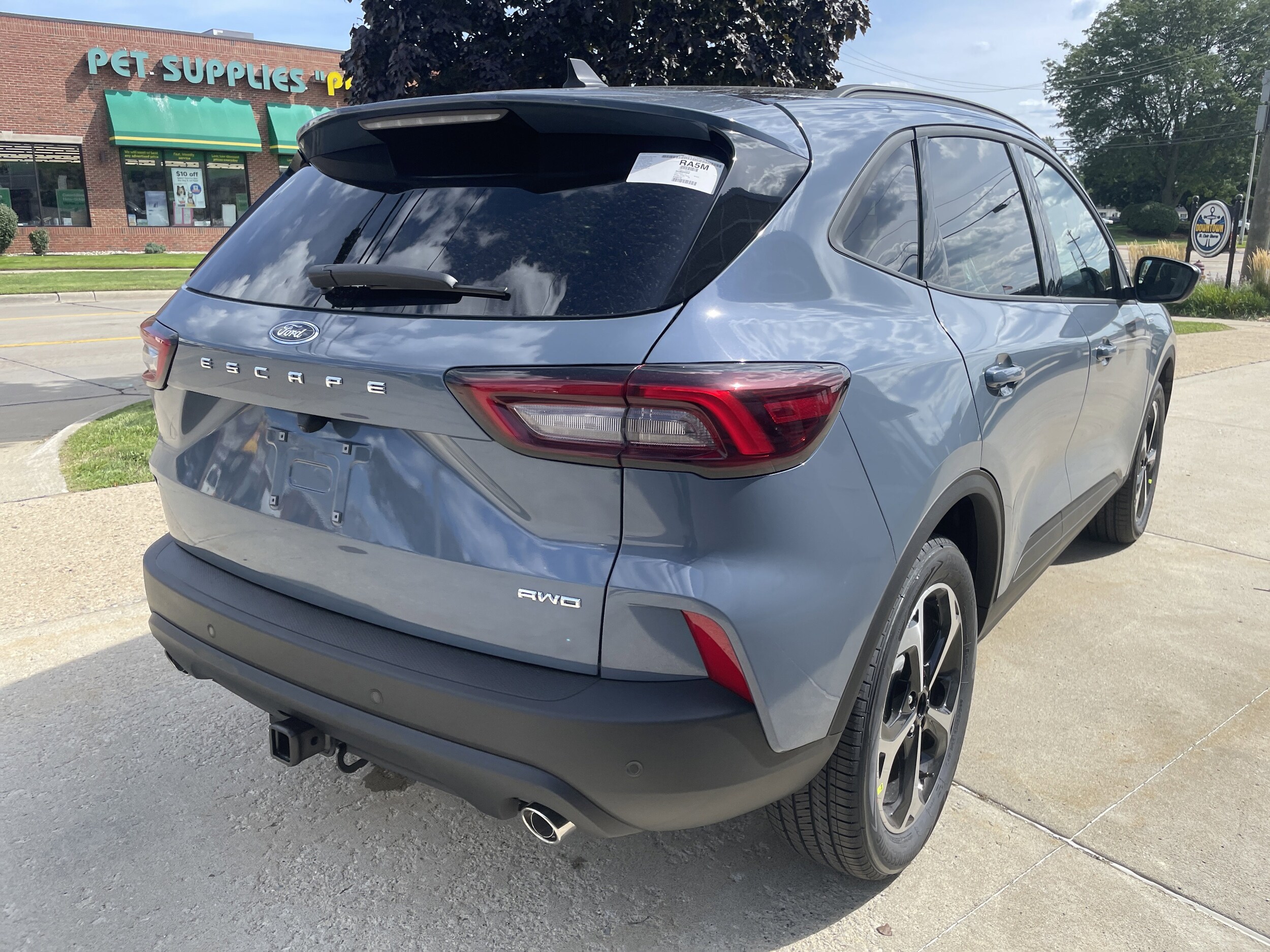 2025 Ford Escape Select ST-Line photo 4
