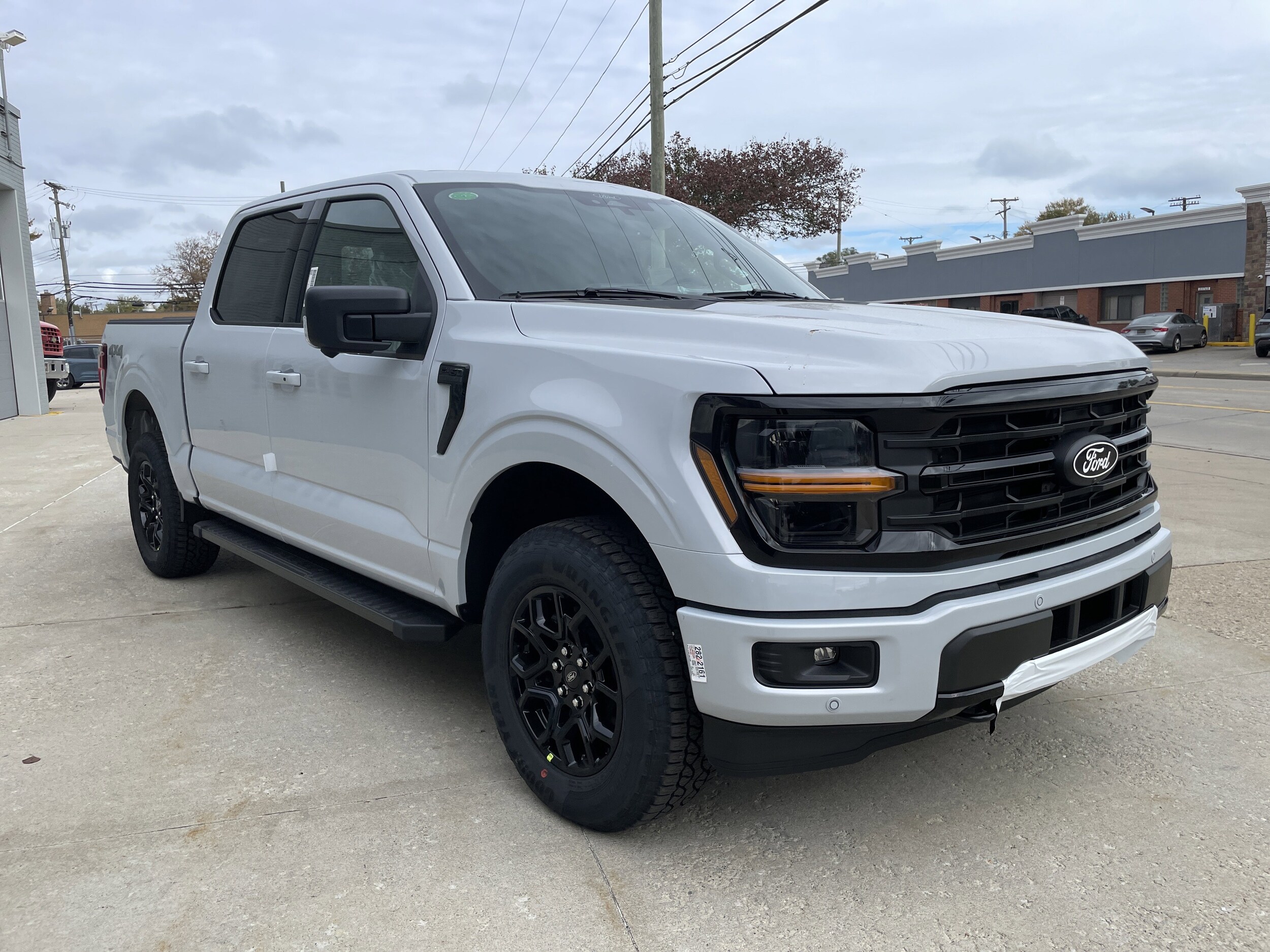 2025 Ford F-150 XLT photo 2