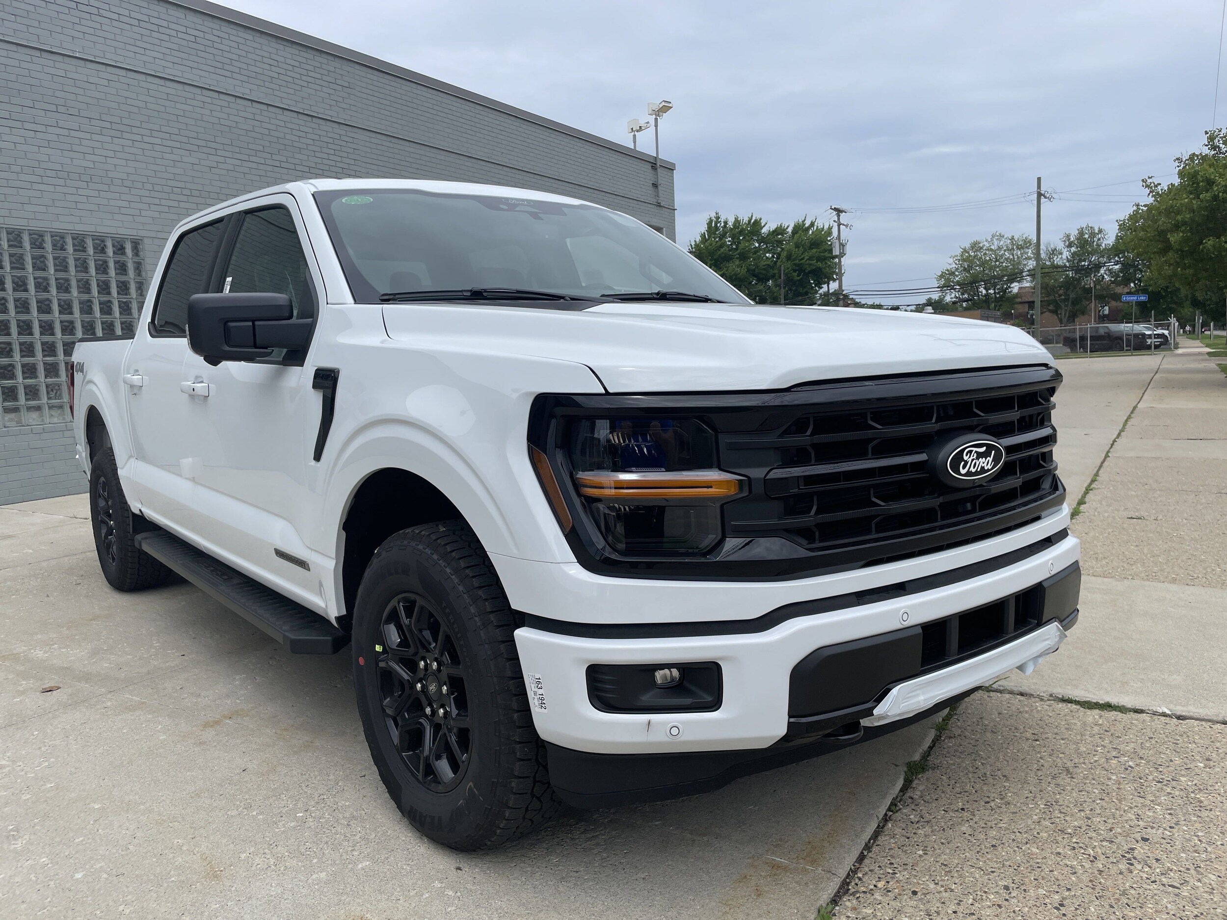2025 Ford F-150 XLT photo 2