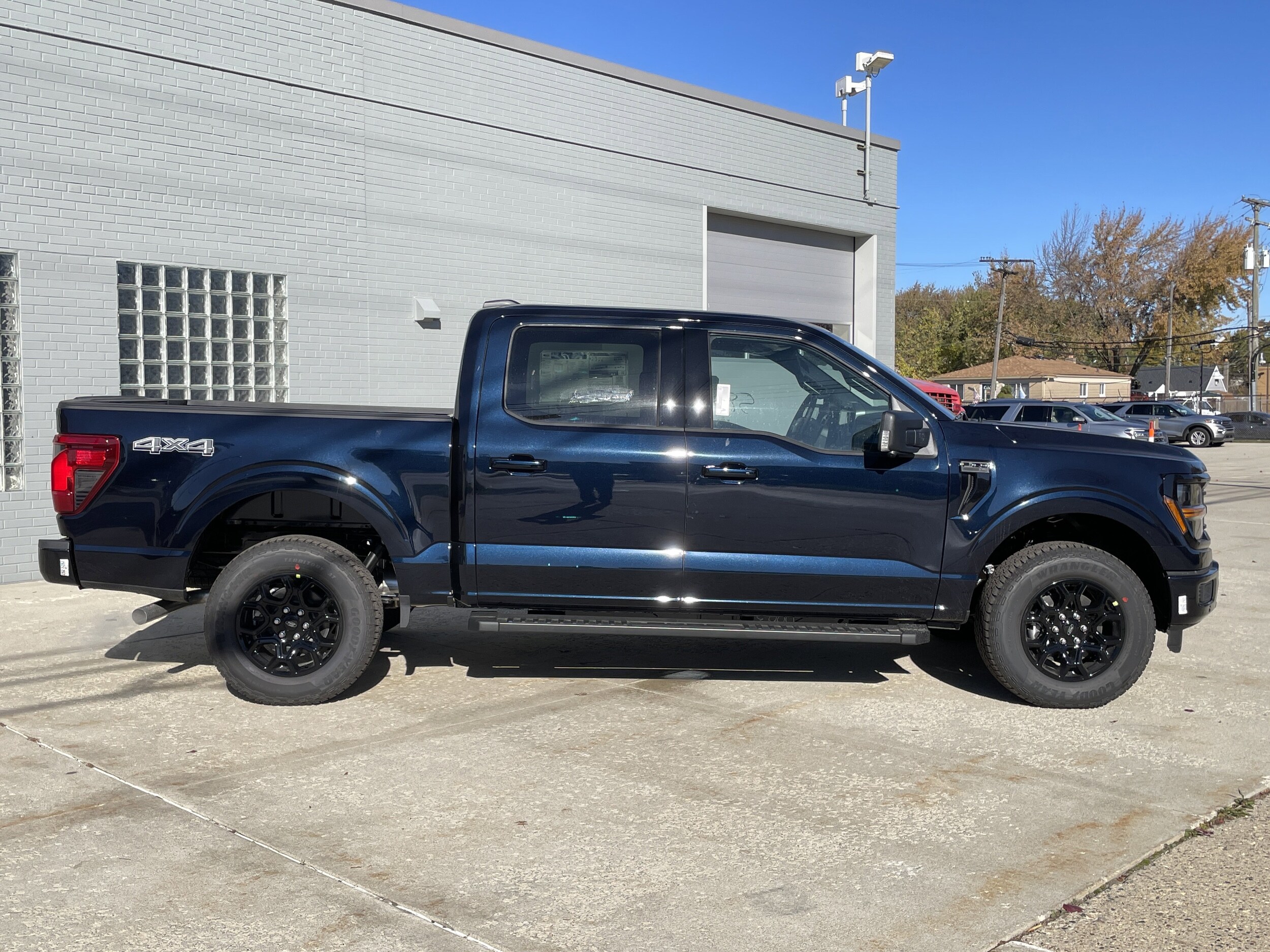 2025 Ford F-150 XLT photo 2