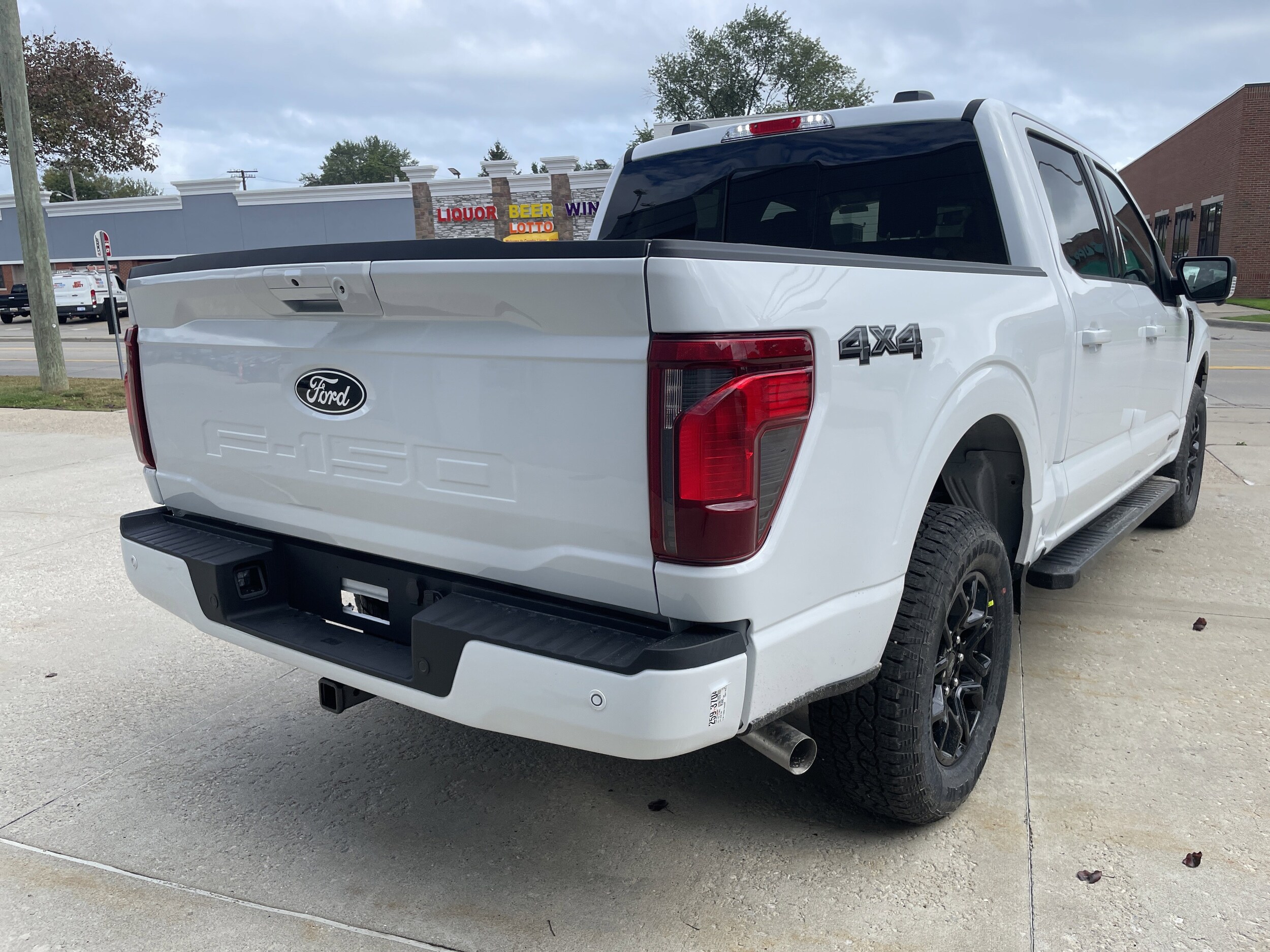 2025 Ford F-150 XLT photo 3