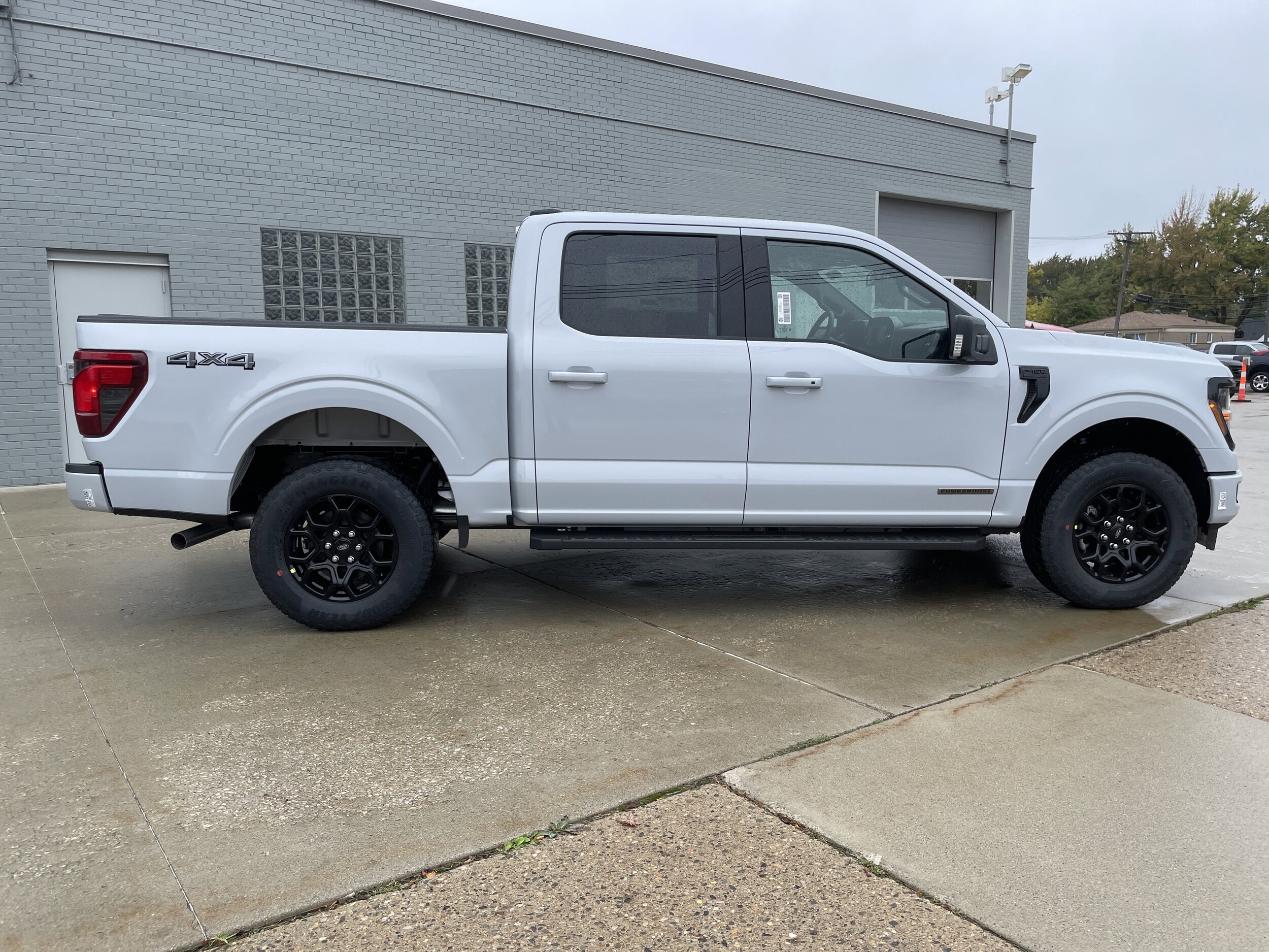 2025 Ford F-150 XLT photo 2