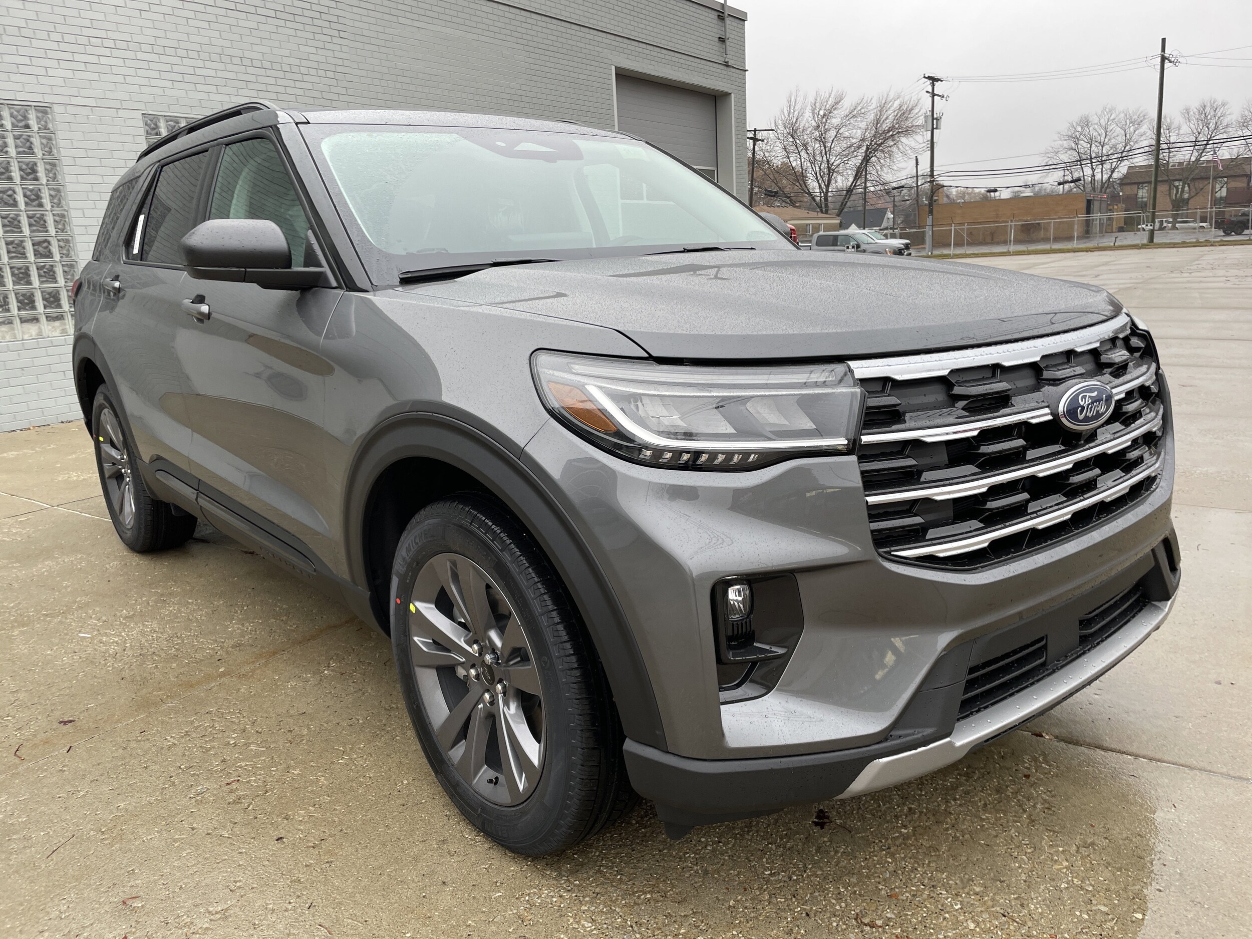 2026 Ford Explorer photo 2