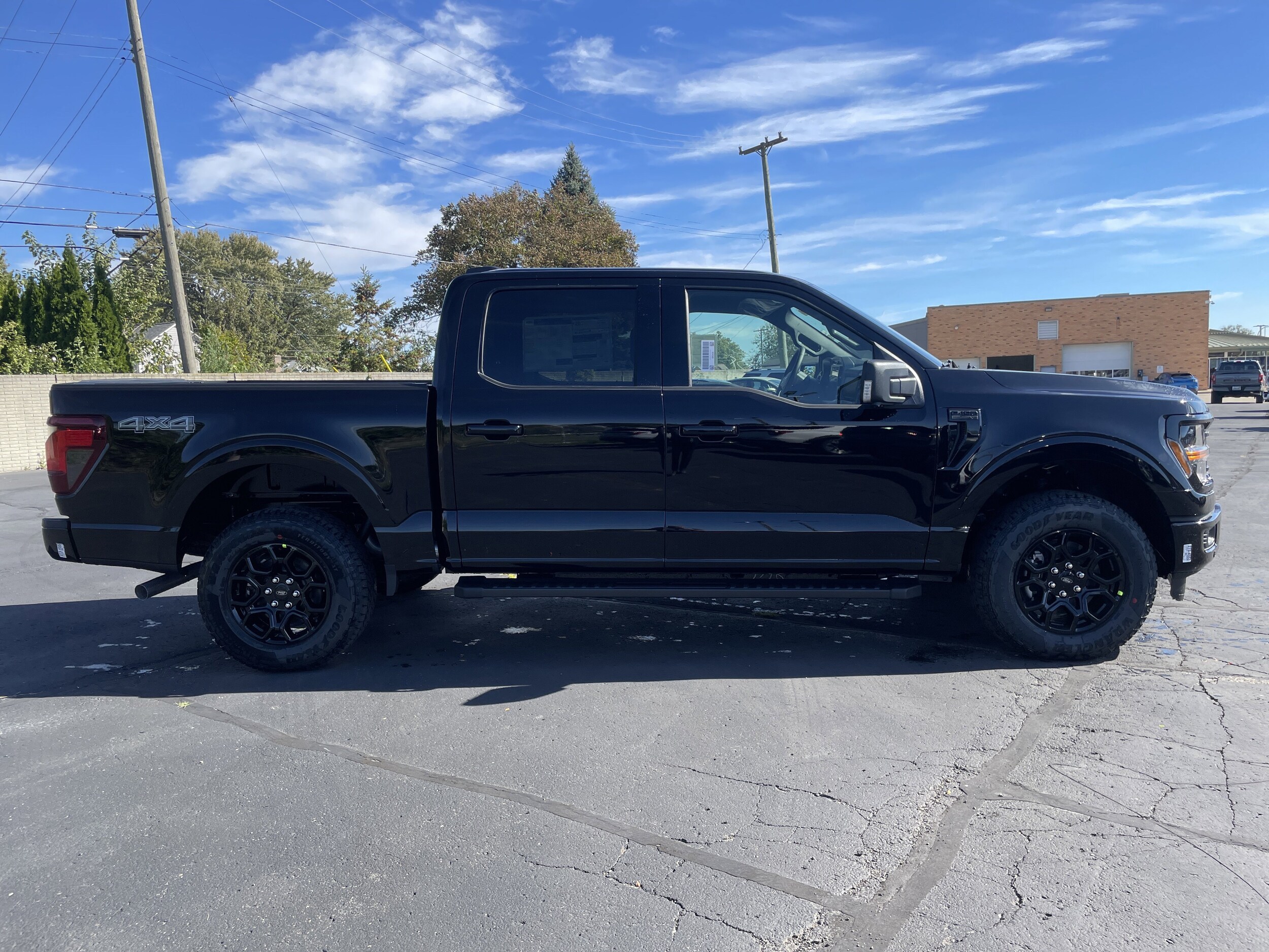 2025 Ford F-150 XLT photo 3