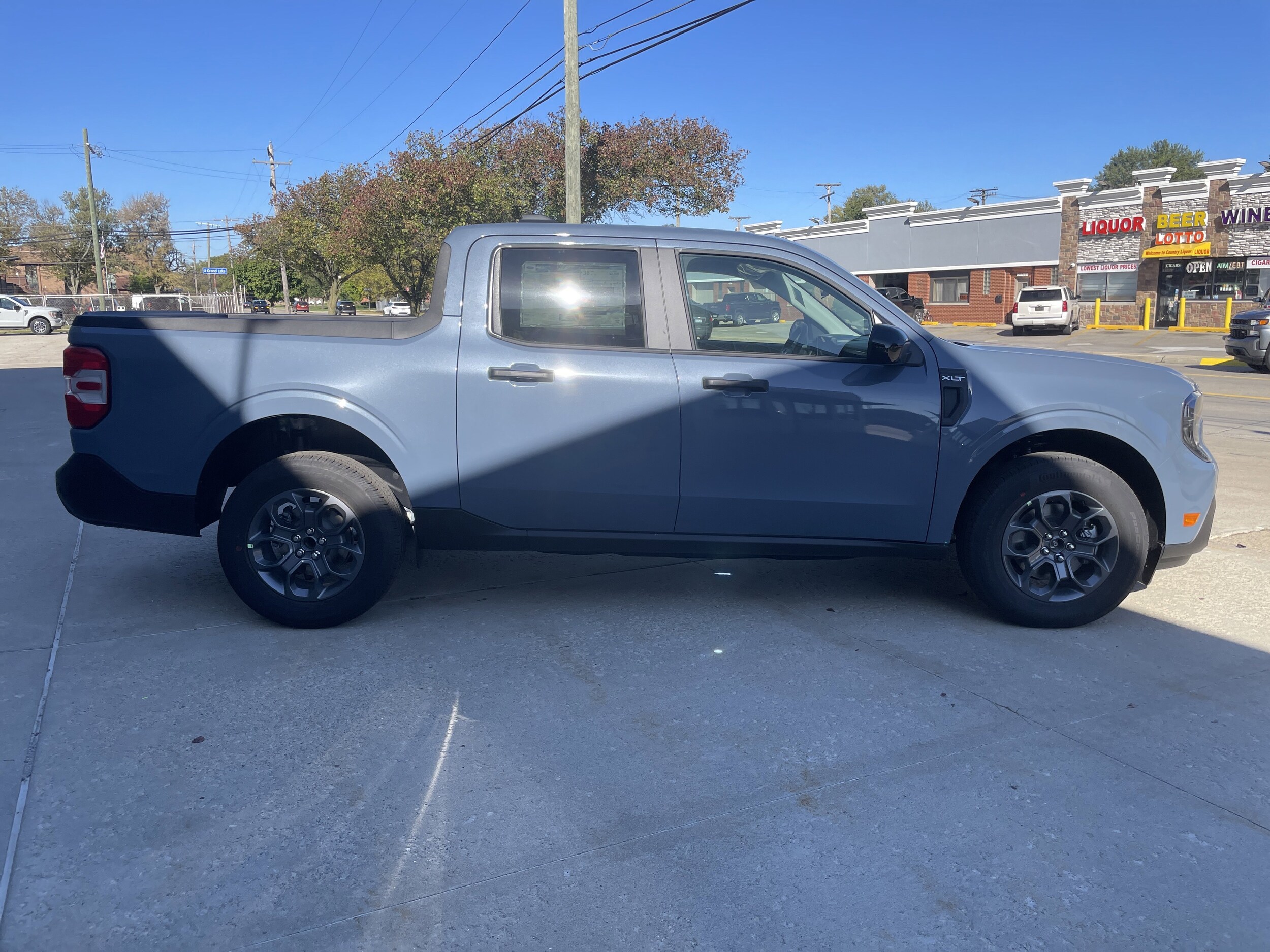 2025 Ford Maverick XLT photo 2