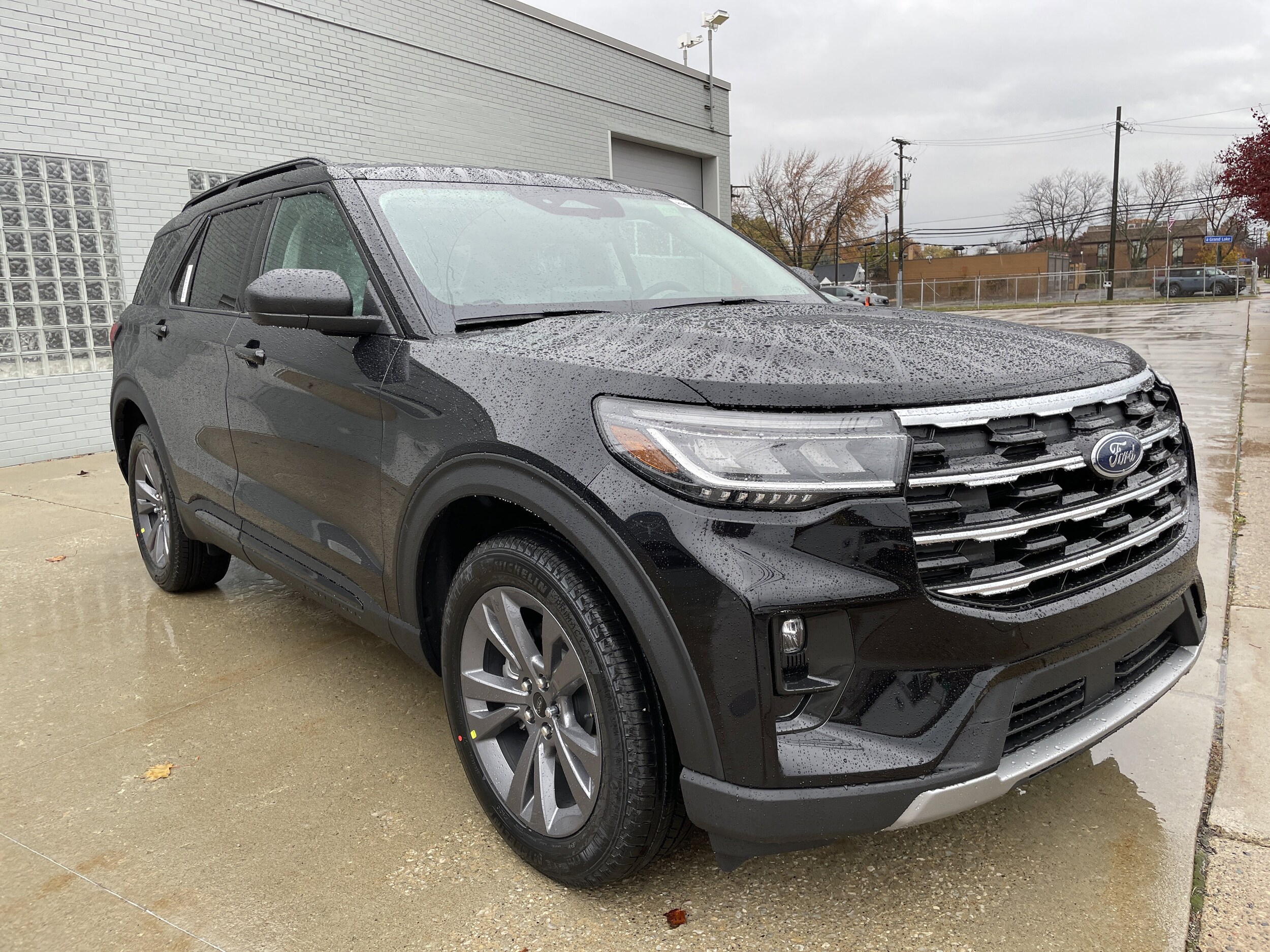 2026 Ford Explorer photo 2