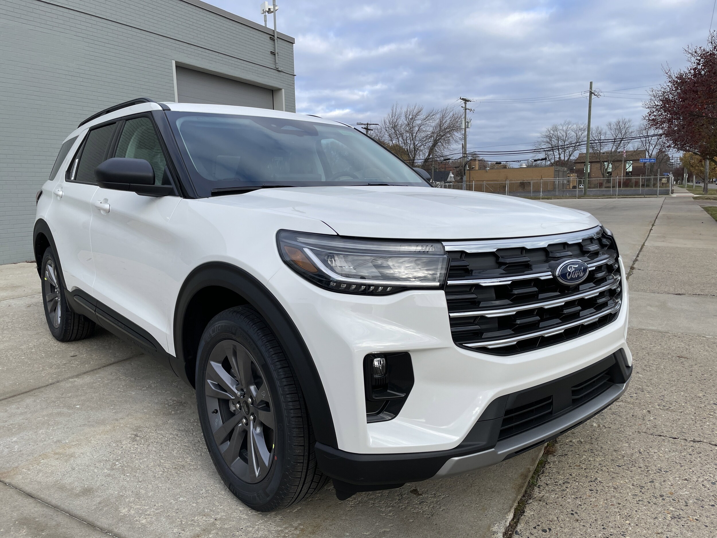 2026 Ford Explorer photo 2