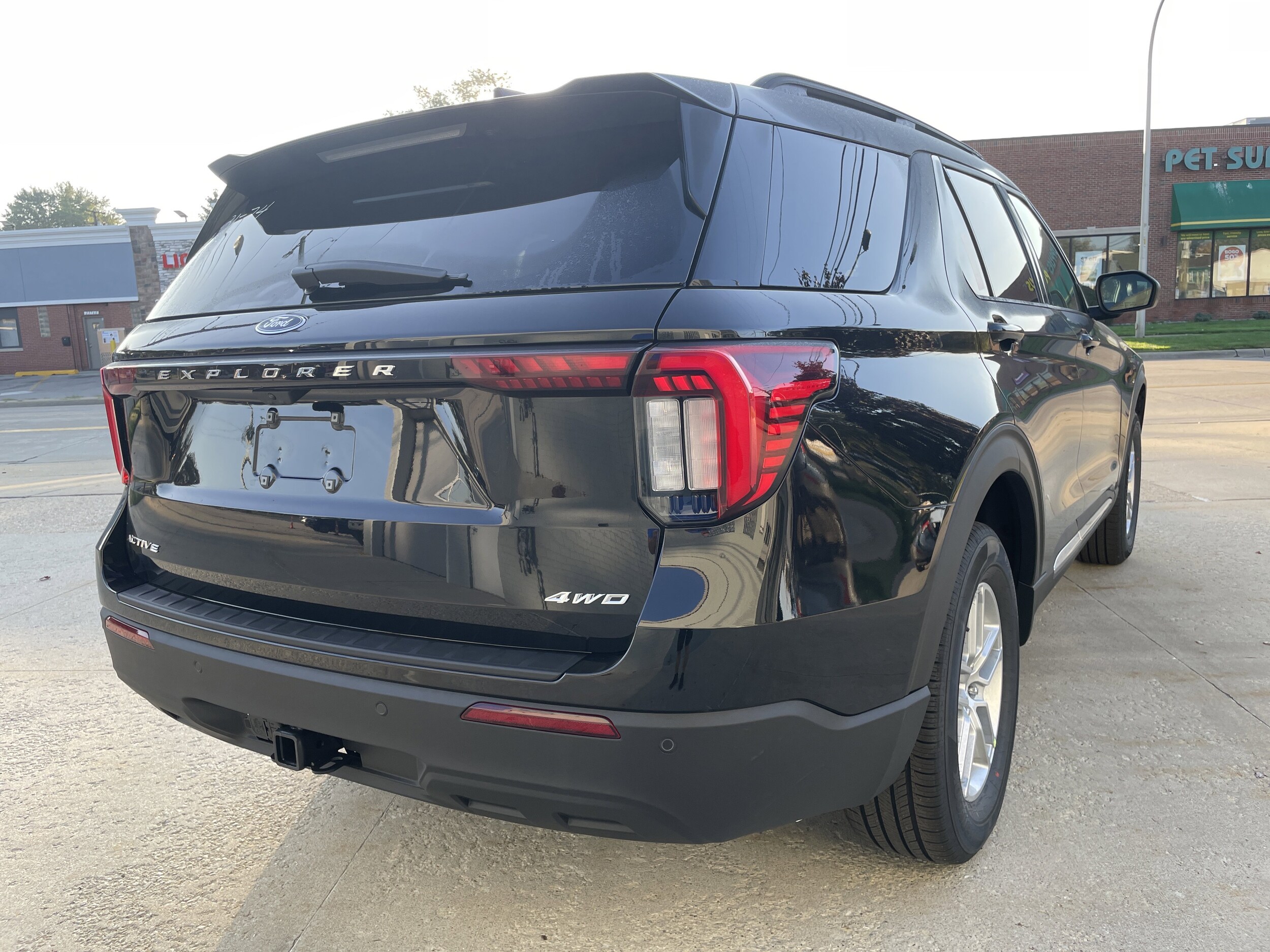 2025 Ford Explorer photo 3